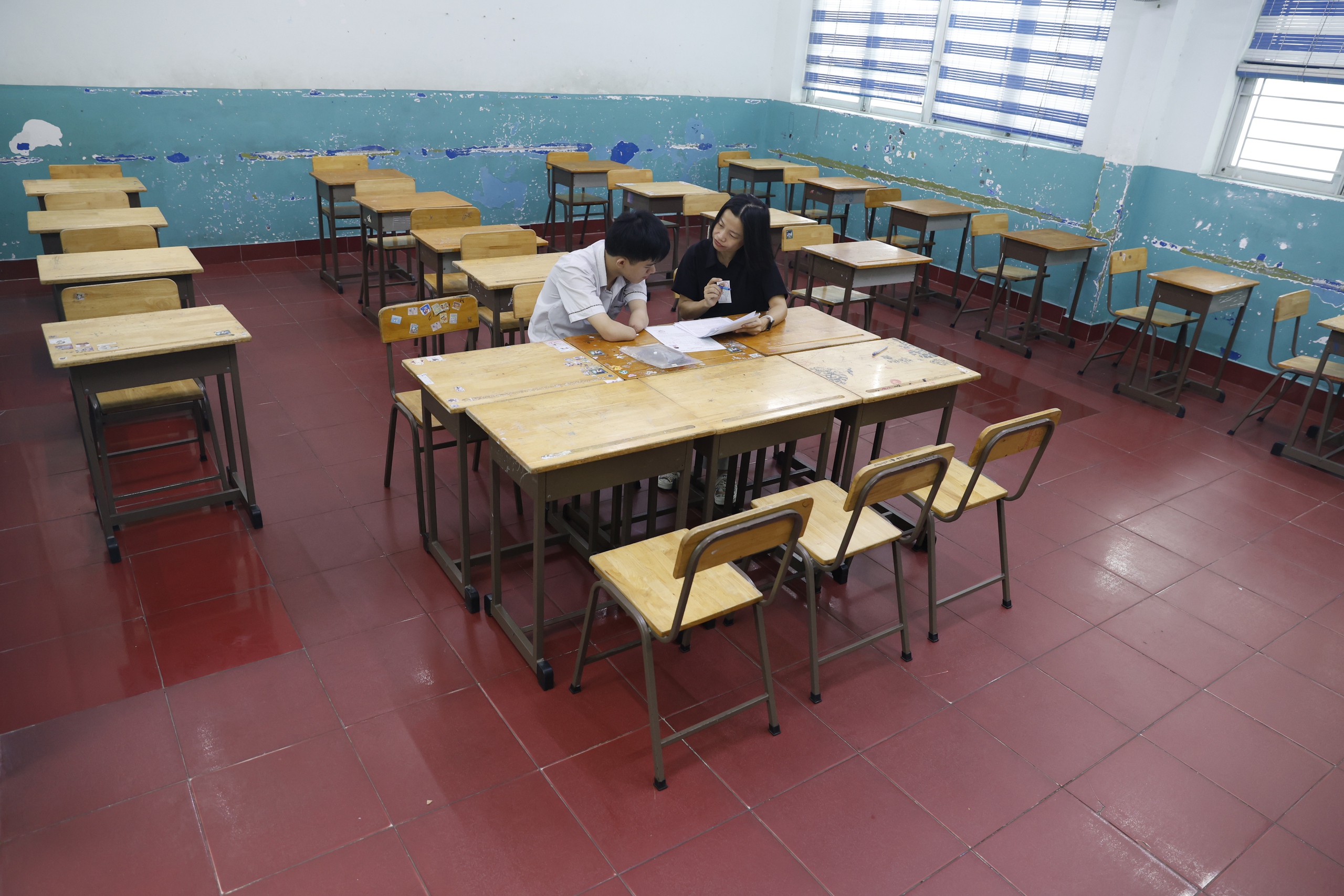 Thí sinh mất tứ chi thi tốt nghiệp THPT 2025: ‘Em sẽ tự viết khi làm bài thi môn văn’ Thí sinh mất tứ chi thi tốt nghiệp THPT 2025: ‘Em sẽ tự viết khi làm bài thi môn văn’
