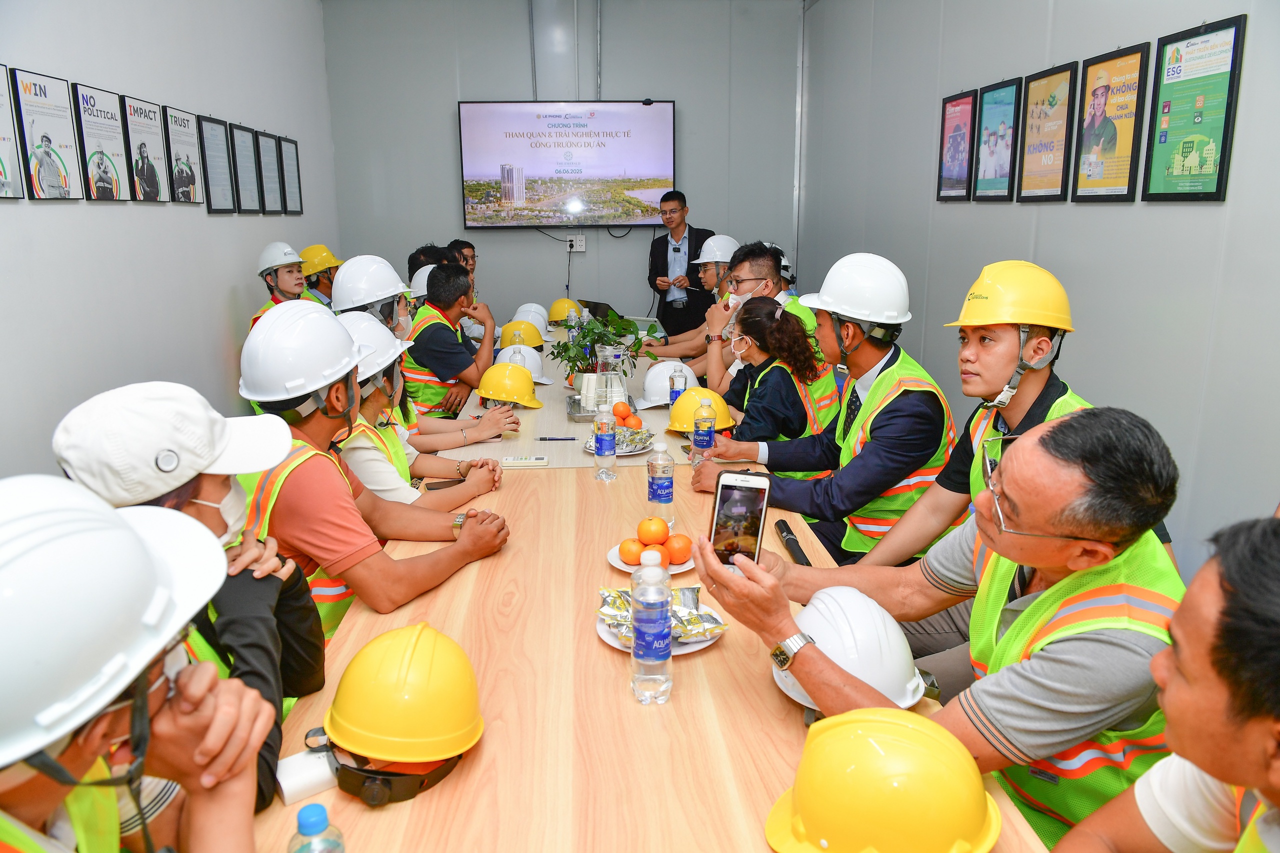 Cư dân tương lai The Emerald 68 lần đầu mục sở thị tổ ấm đang hình thành- Ảnh 2.