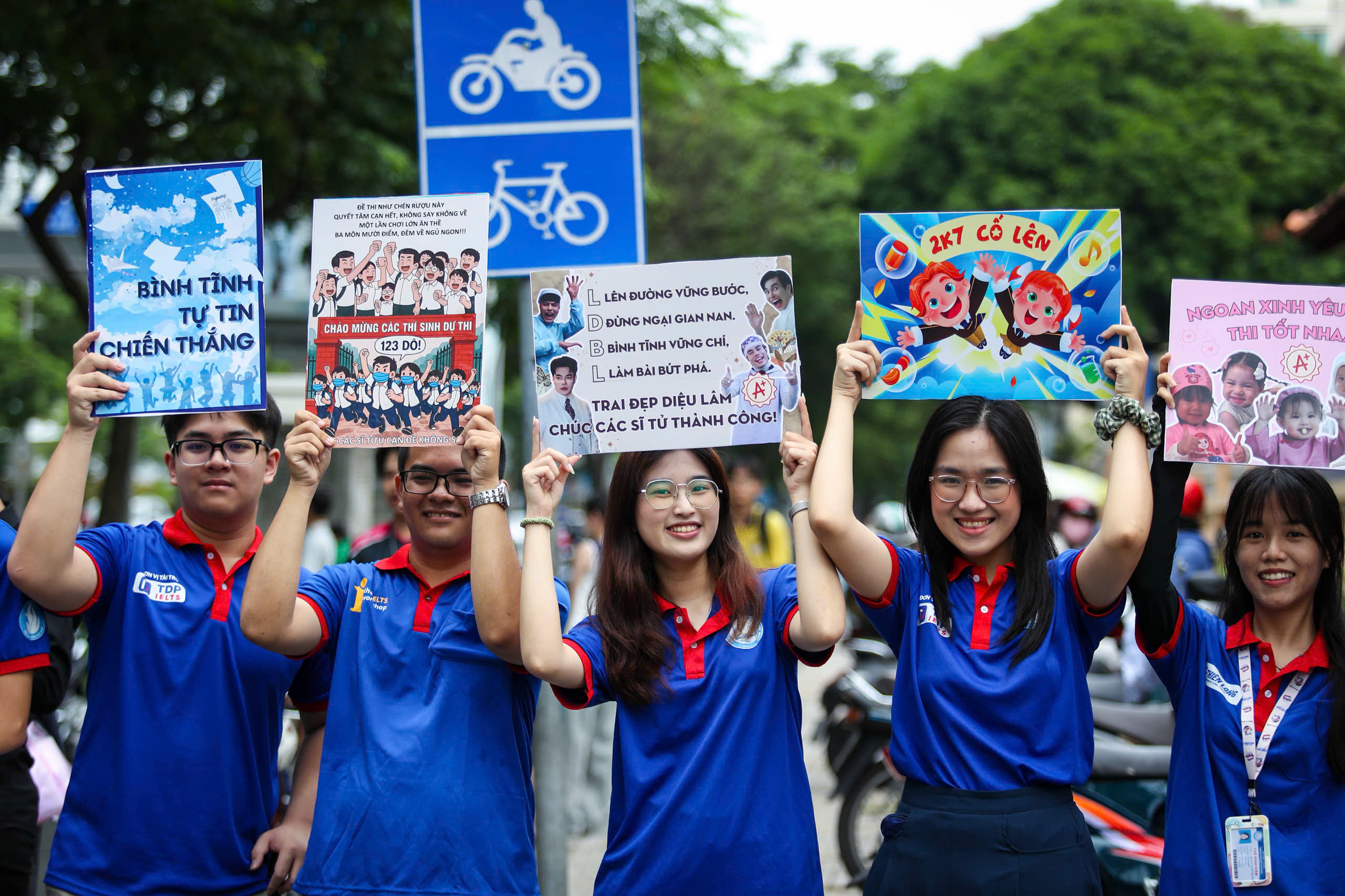 Sáng nay, gần 1,2 triệu thí sinh bước vào kỳ thi tốt nghiệp THPT lịch sử - Ảnh 2.