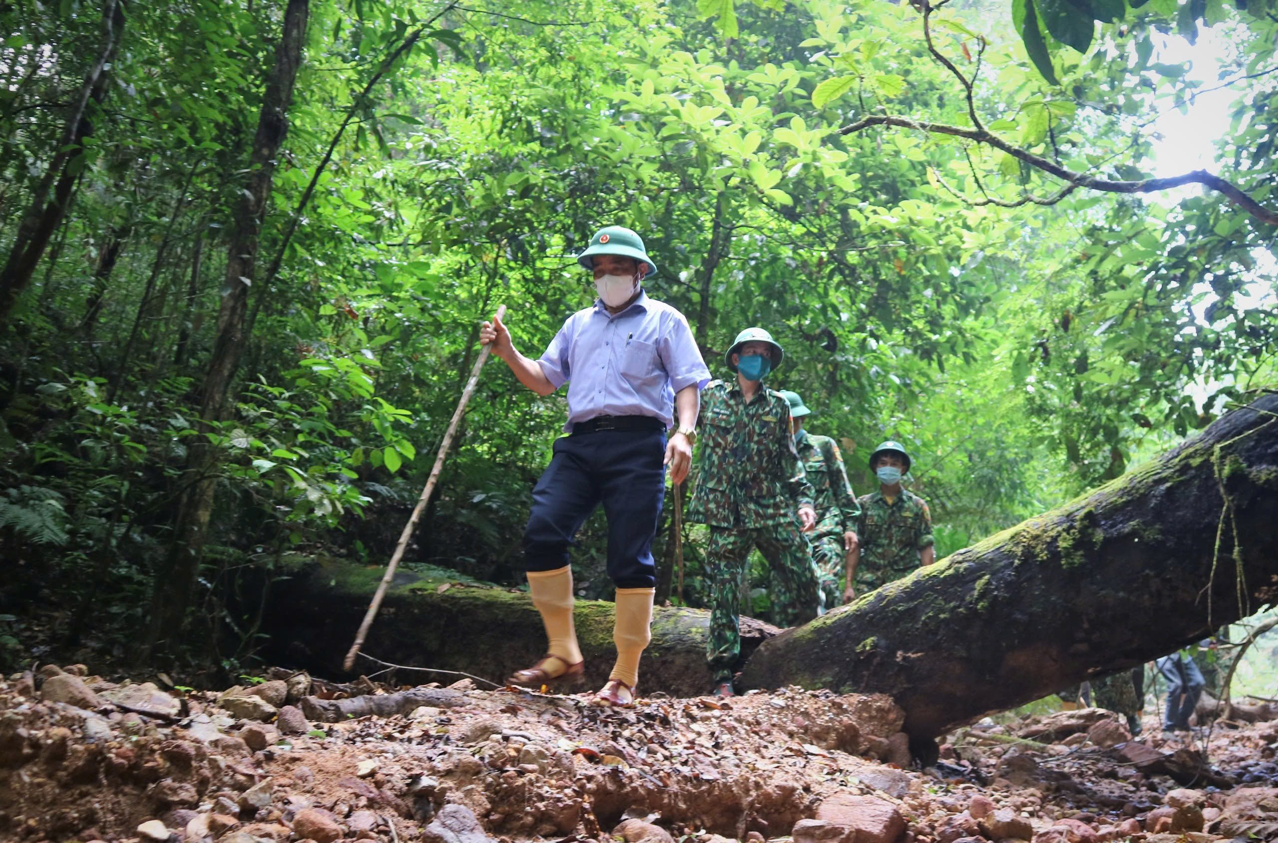 'Là một cán bộ phải biết lắng nghe hơi thở từ cuộc sống của người dân'- Ảnh 3. 'Là một cán bộ phải biết lắng nghe hơi thở từ cuộc sống của người dân'- Ảnh 3.