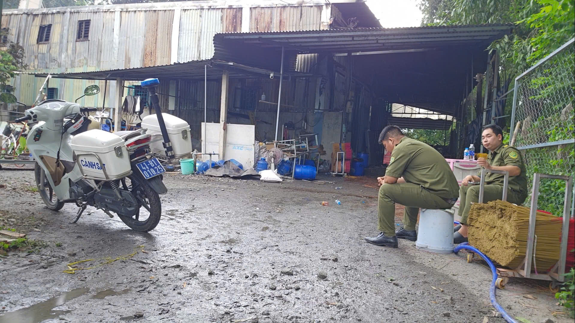 TP.HCM: Cơ sở làm nhang ở Củ Chi cháy trong đêm khi chủ mới về quê- Ảnh 2. TP.HCM: Cơ sở làm nhang ở Củ Chi cháy trong đêm khi chủ mới về quê- Ảnh 2.
