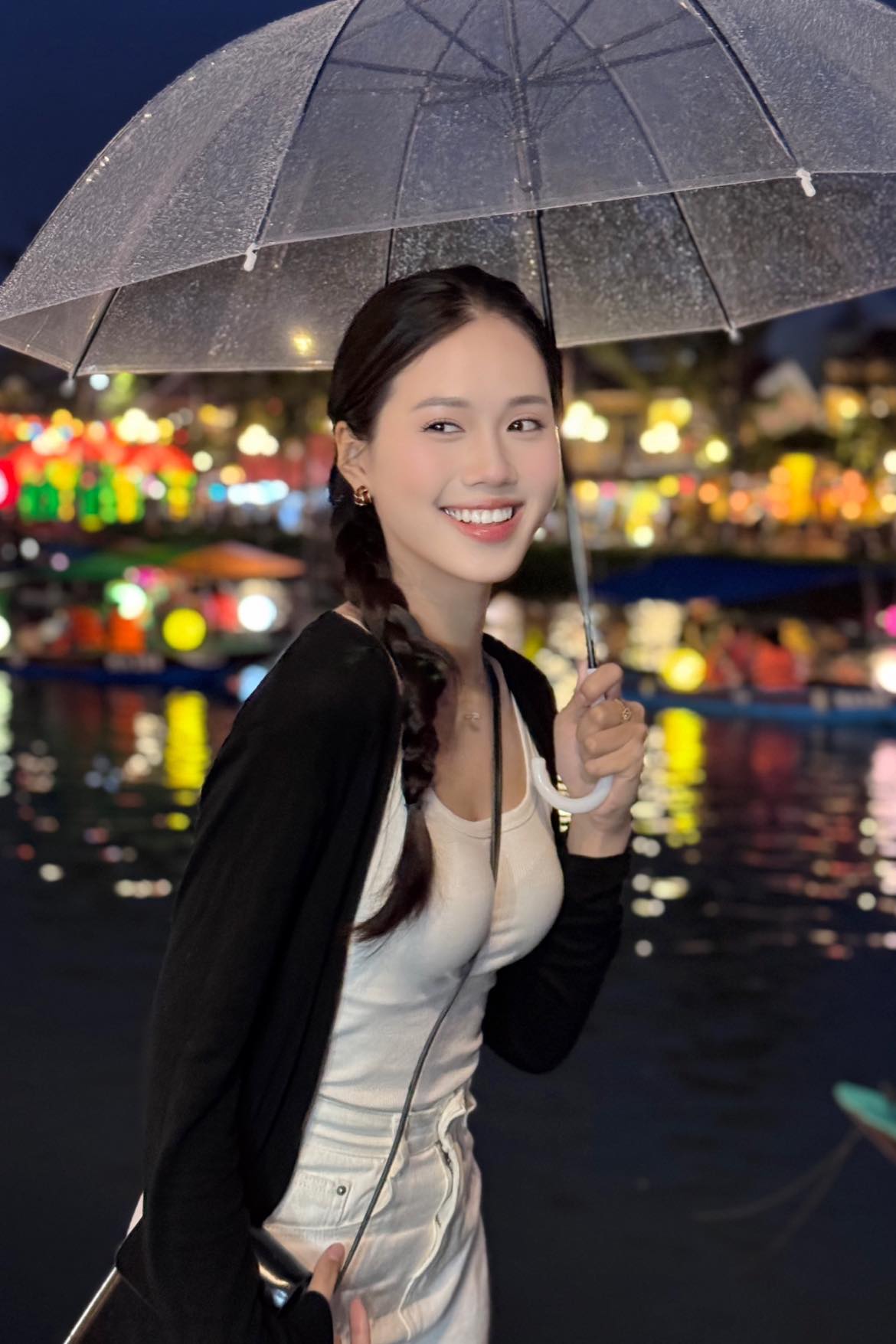 

Diệu Huyền bày tỏ Hoa hậu Việt Nam 2024 không chỉ là đấu trường nhan sắc, mà còn là nơi chắp cánh cho những ước mơ. Cô đã và đang không ngừng nỗ lực, mang trong mình khát vọng lan tỏa vẻ đẹp rạng ngời, bản lĩnh kiên cường và tấm lòng nhân ái đến cộng đồng  