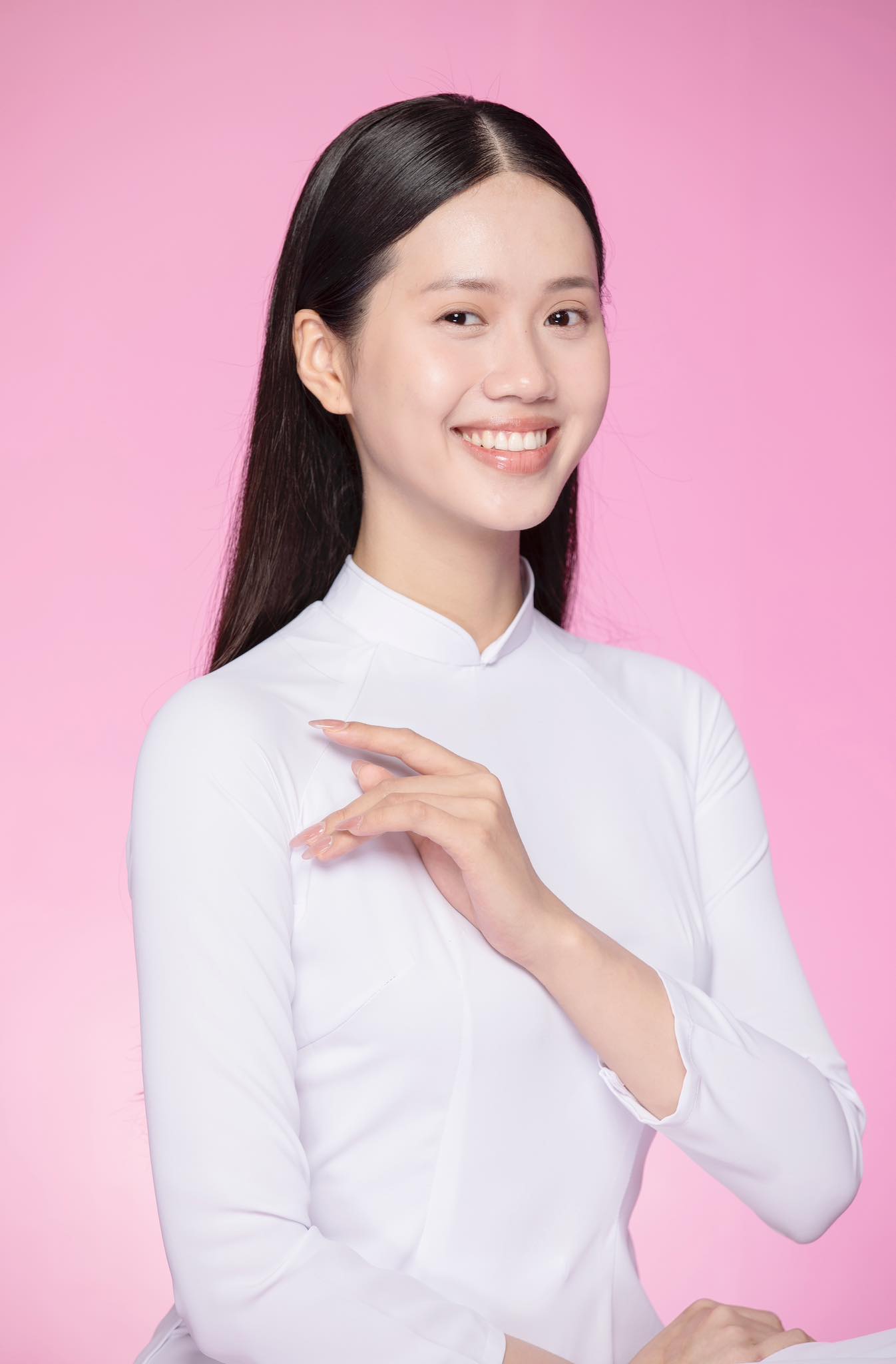 

Thí sinh đến từ Quảng Trị nổi bật nhờ thần thái tự tin trong ảnh chụp mặt mộc  
