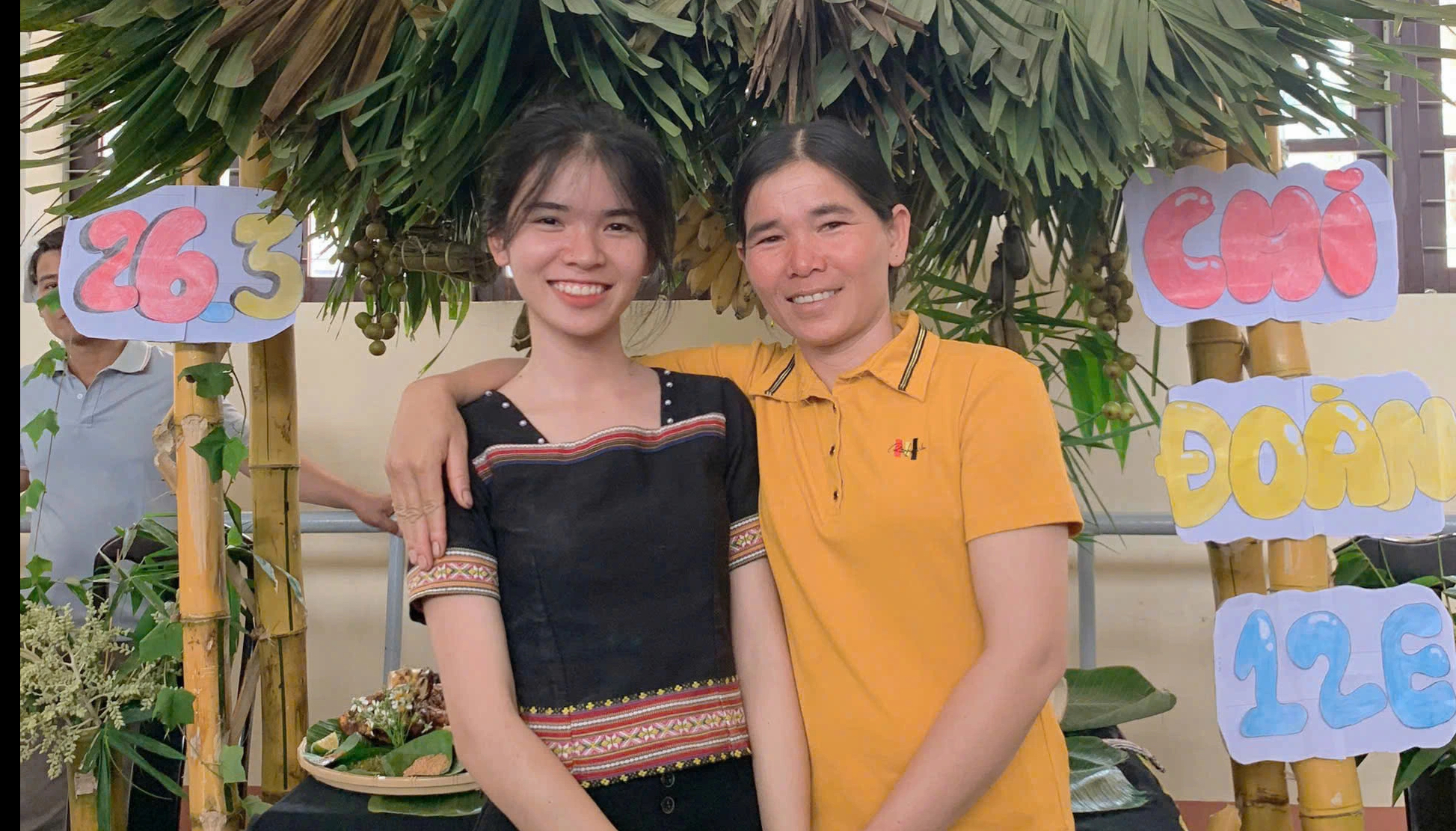 Những người mẹ vùng biên Kon Tum cùng con thi tốt nghiệp - Ảnh 2.