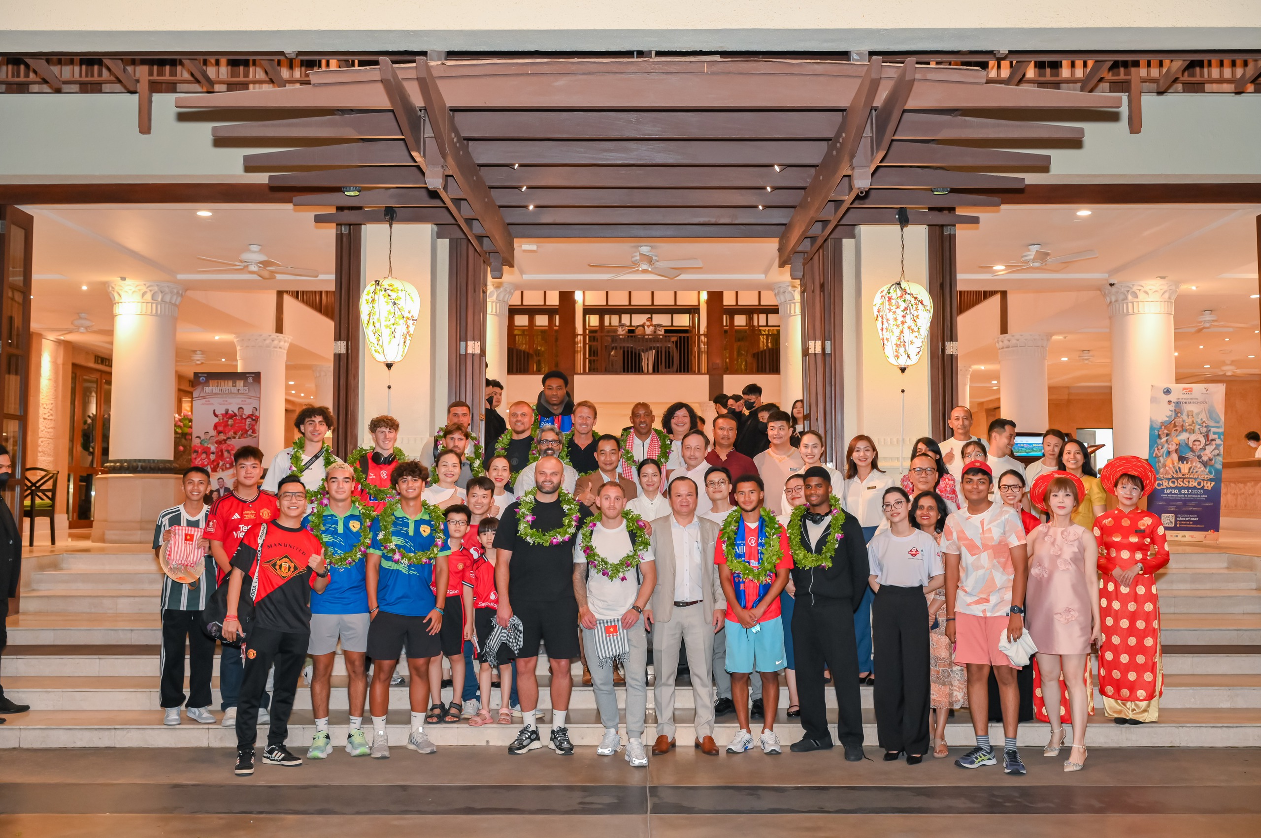 De legendariske stjernene fra Manchester Uniteds gylne generasjon spilte en vennskapskamp i Da Nang City - Bilde 3. Dàn sao huyền thoại thế hệ vàng Manchester United đá giao hữu tại TP.Đà Nẵng- Ảnh 3.