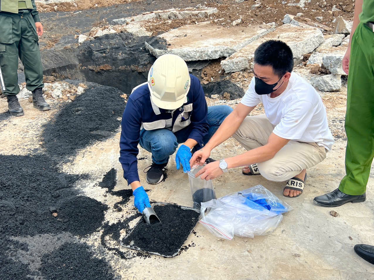 Tiếp tay cho người Trung Quốc chôn chất thải chì ra sao tại Hà Nội - Ảnh 10. Tiếp tay cho người Trung Quốc chôn chất thải chì ra sao tại Hà Nội - Ảnh 10.