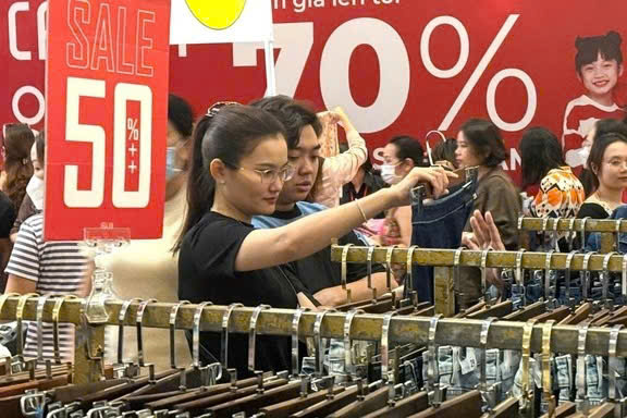 Không được khuyến mại hàng hóa, dịch vụ vượt quá 50% giá bán từ 1.7 Không được khuyến mại hàng hóa, dịch vụ vượt quá 50% giá bán từ 1.7