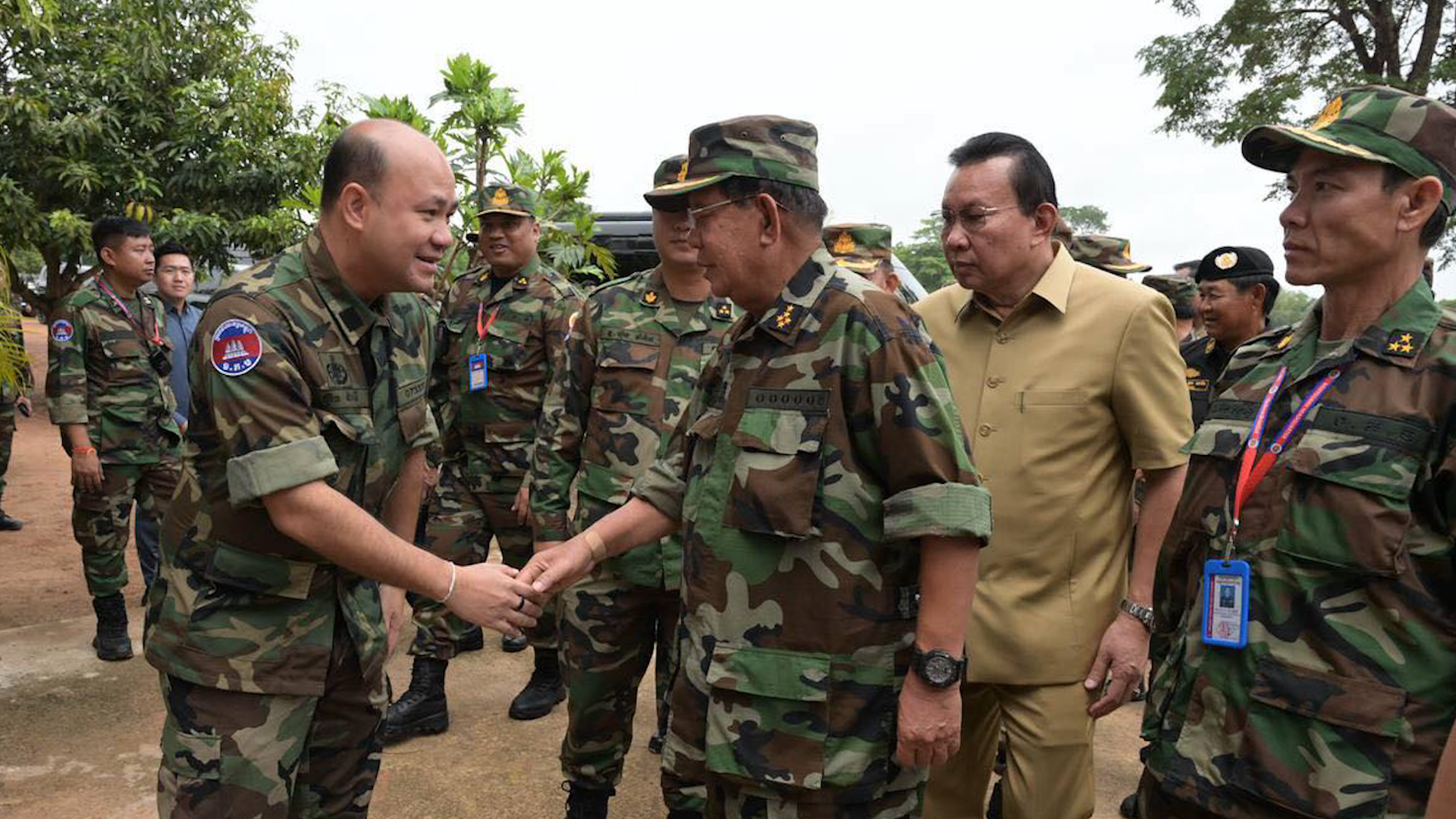 Ông Hun Sen lần đầu thăm biên giới sau khi căng thẳng với Thái Lan bùng nổ - Ảnh 1.