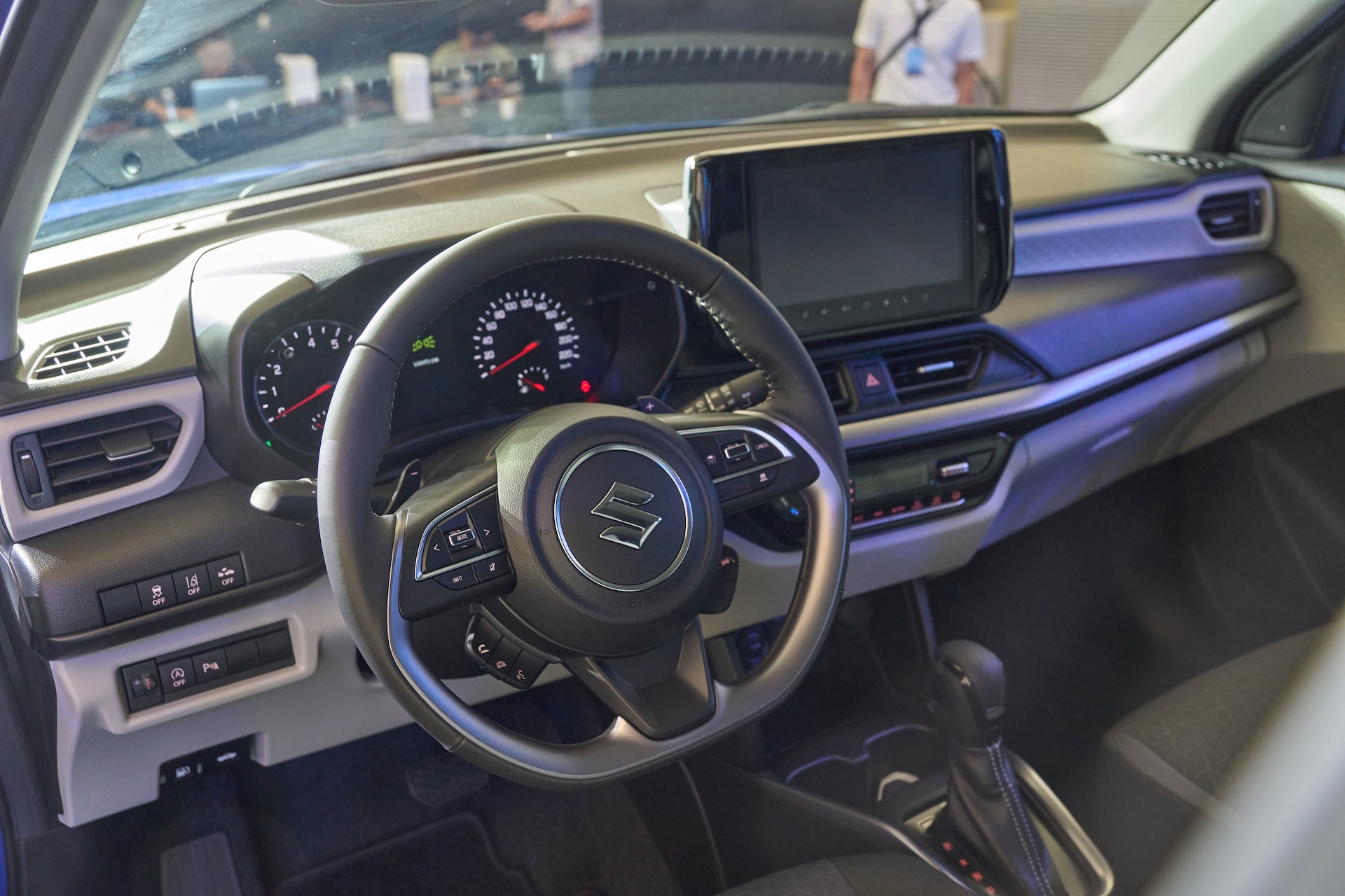 Suzuki Swift 2025 thêm công nghệ hybrid, giá bán tăng nhẹ - Ảnh 3.