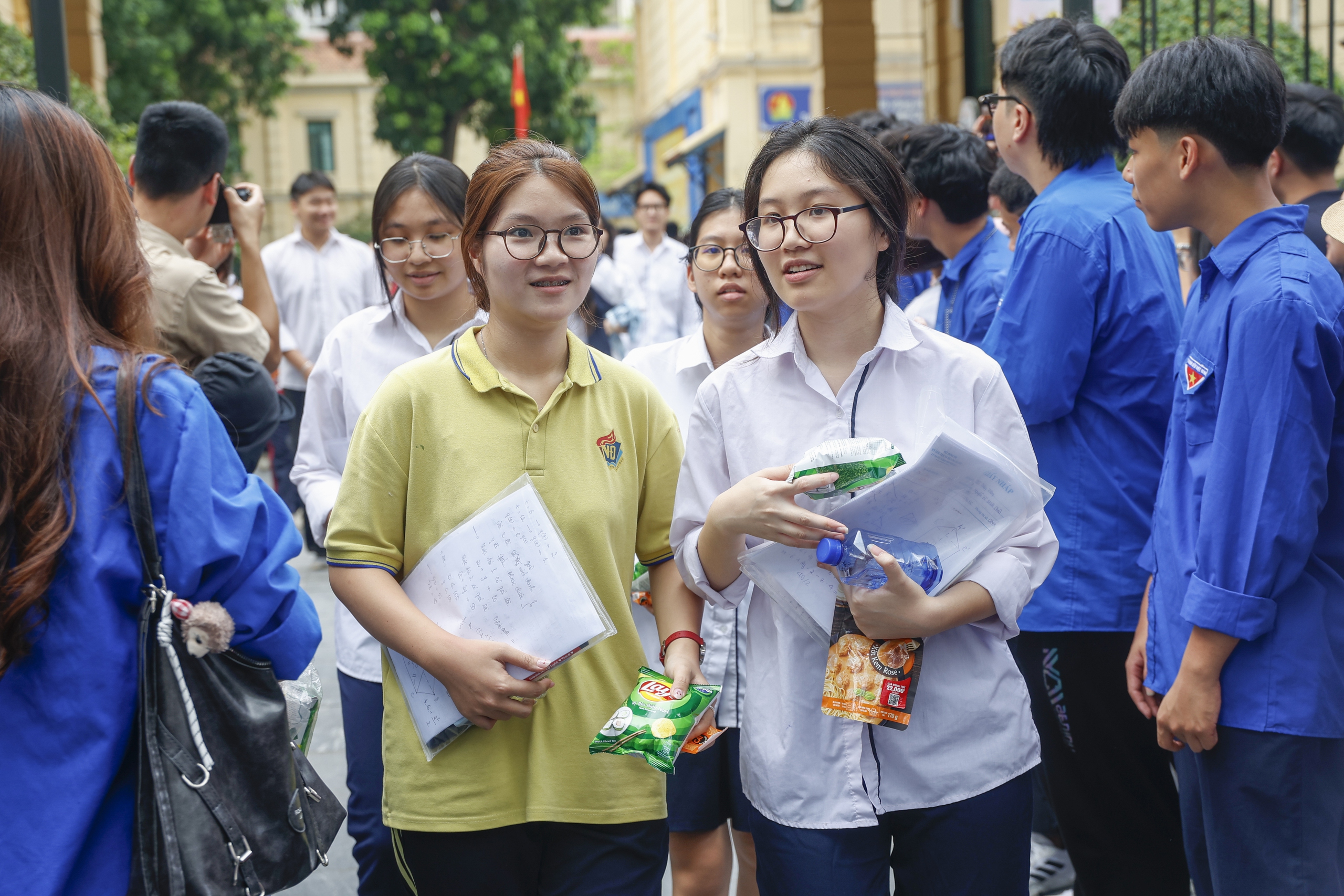 Thí sinh Hà Nội vui buồn lẫn lộn sau kỳ thi tốt nghiệp THPT môn toán - Ảnh 6. Thí sinh Hà Nội vui buồn lẫn lộn sau kỳ thi tốt nghiệp THPT môn toán - Ảnh 6.