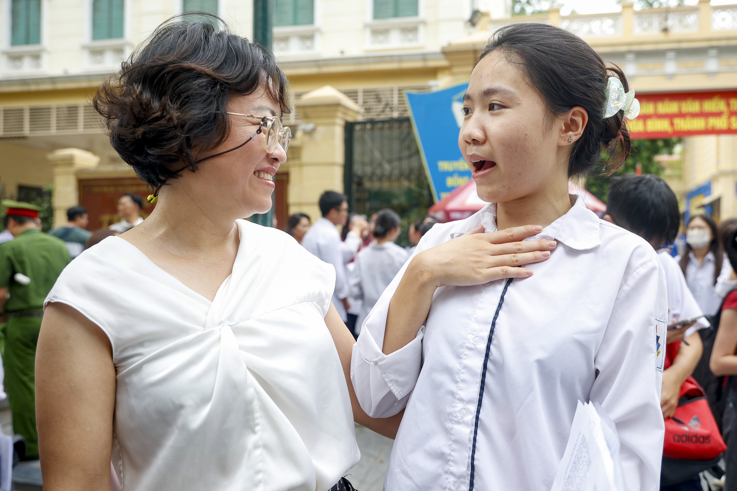 Thí sinh Hà Nội vui buồn lẫn lộn sau kỳ thi tốt nghiệp THPT môn toán - Ảnh 9. Thí sinh Hà Nội vui buồn lẫn lộn sau kỳ thi tốt nghiệp THPT môn toán - Ảnh 9.