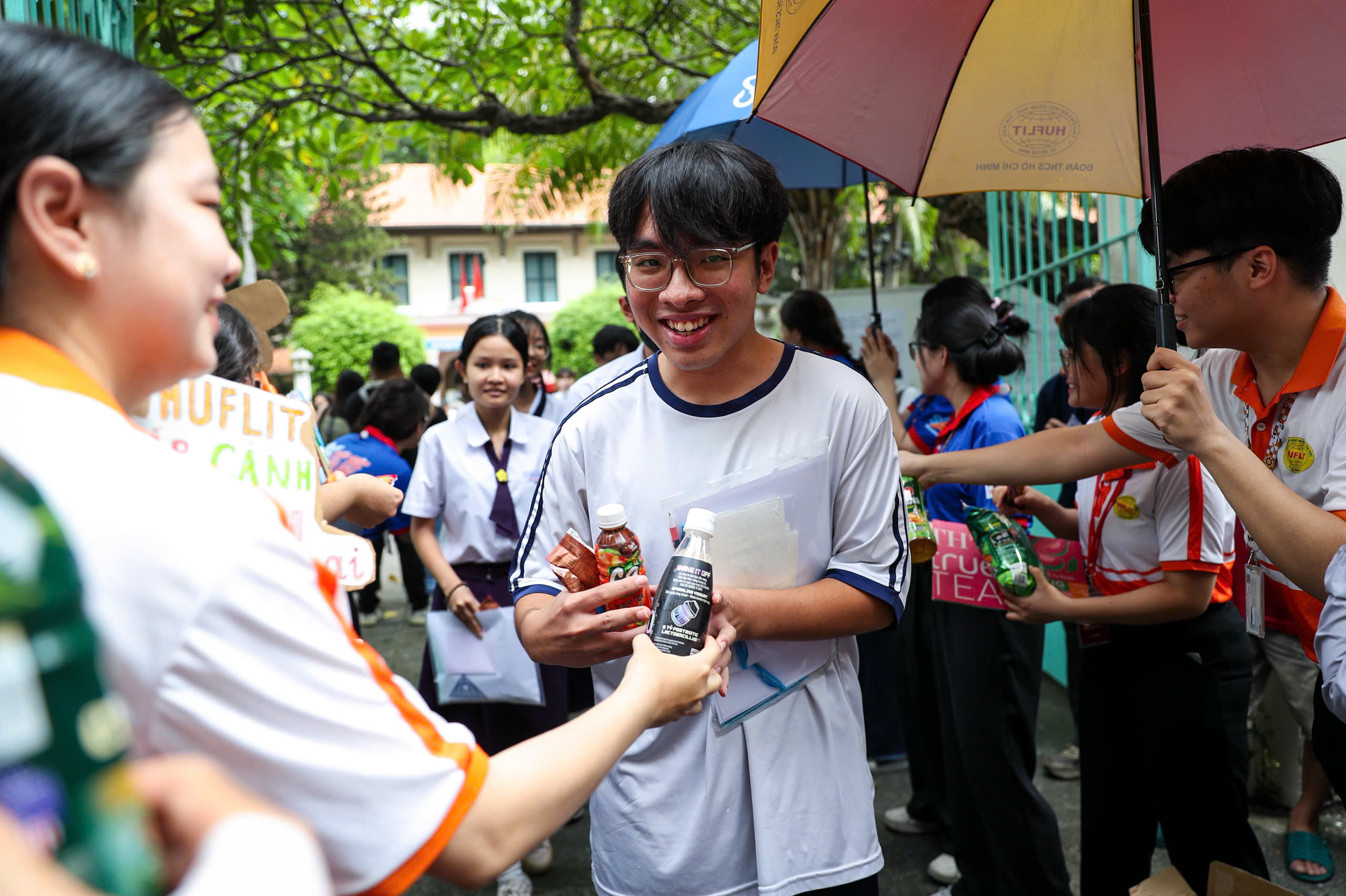 Không xét điểm ngữ văn thi tốt nghiệp THPT, thí sinh vẫn tự tin làm bài - Ảnh 2.