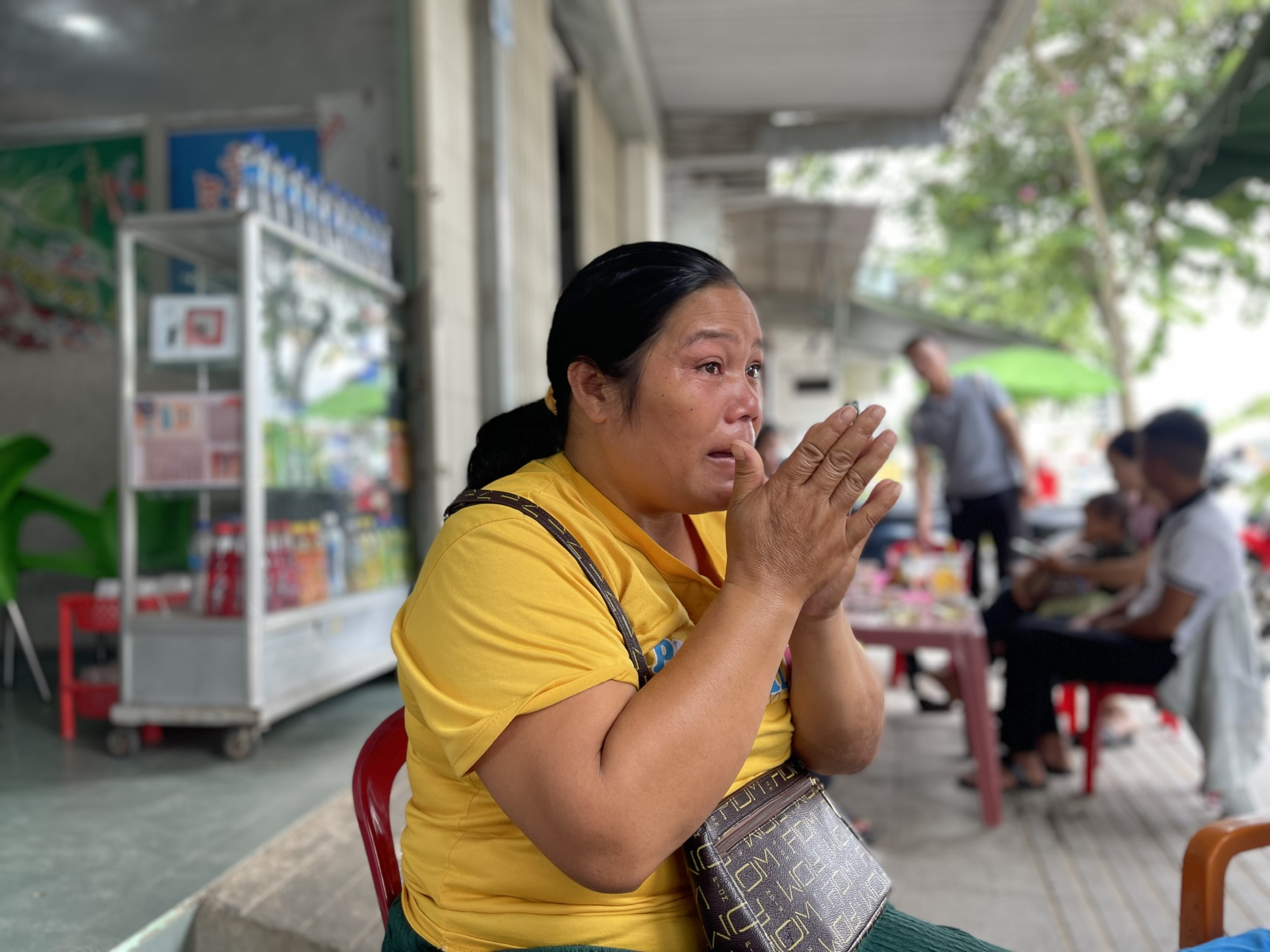 Những người mẹ vùng biên Kon Tum cùng con thi tốt nghiệp - Ảnh 3.