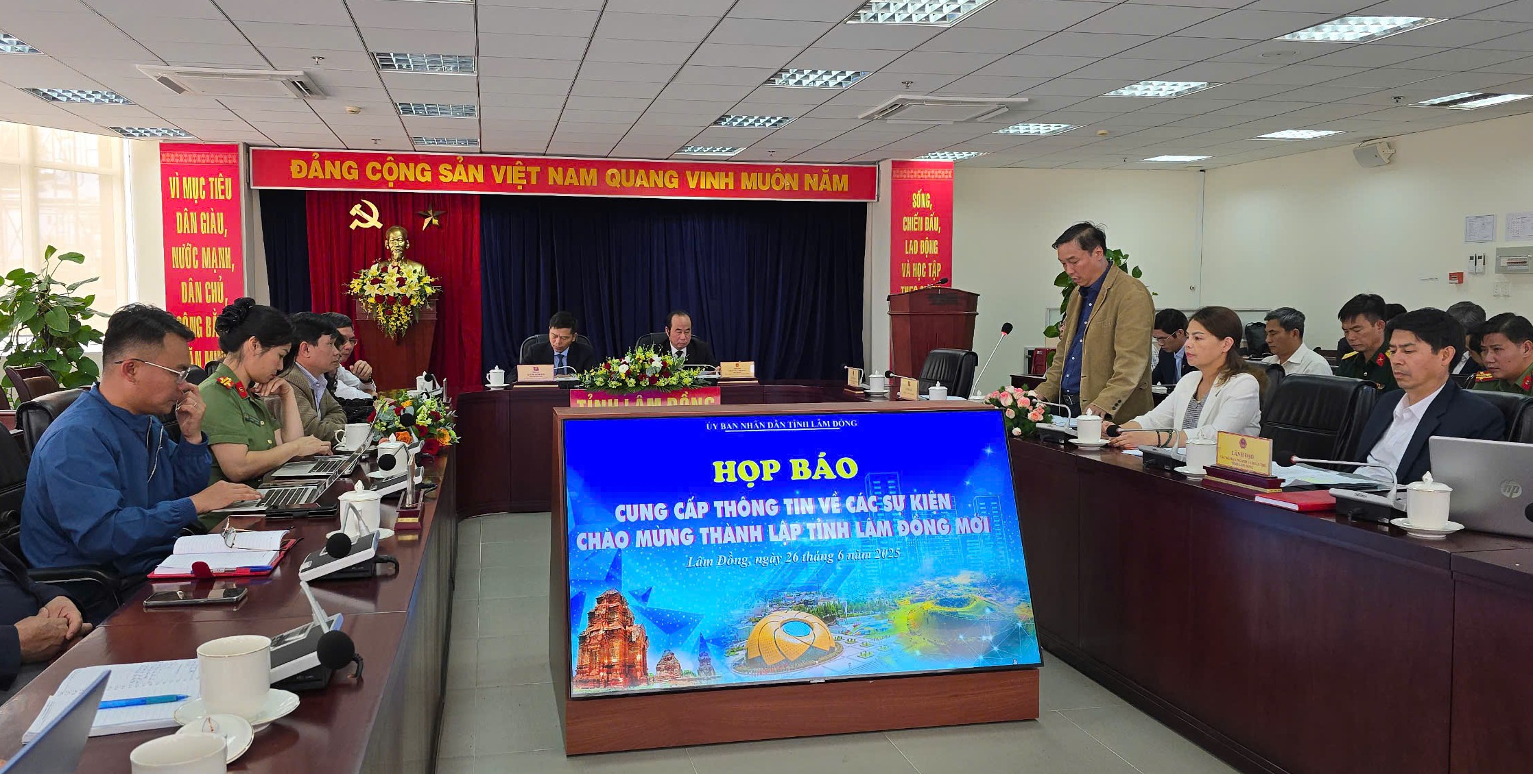 Nhiều hoạt động mừng thành lập tỉnh Lâm Đồng mới- Ảnh 1. Nhiều hoạt động mừng thành lập tỉnh Lâm Đồng mới- Ảnh 1.