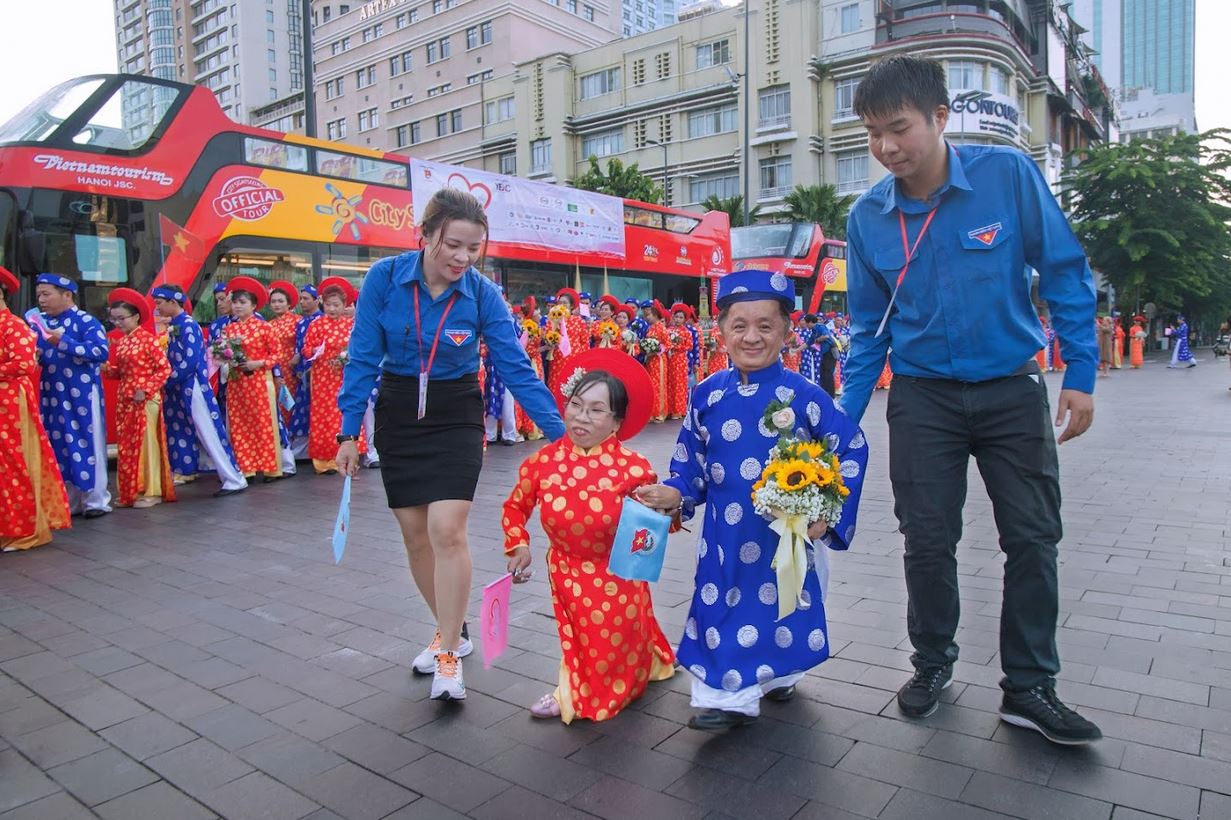 Lễ cưới tập thể của 82 cặp đôi trong Ngày Phụ nữ Việt Nam - Ảnh 3.