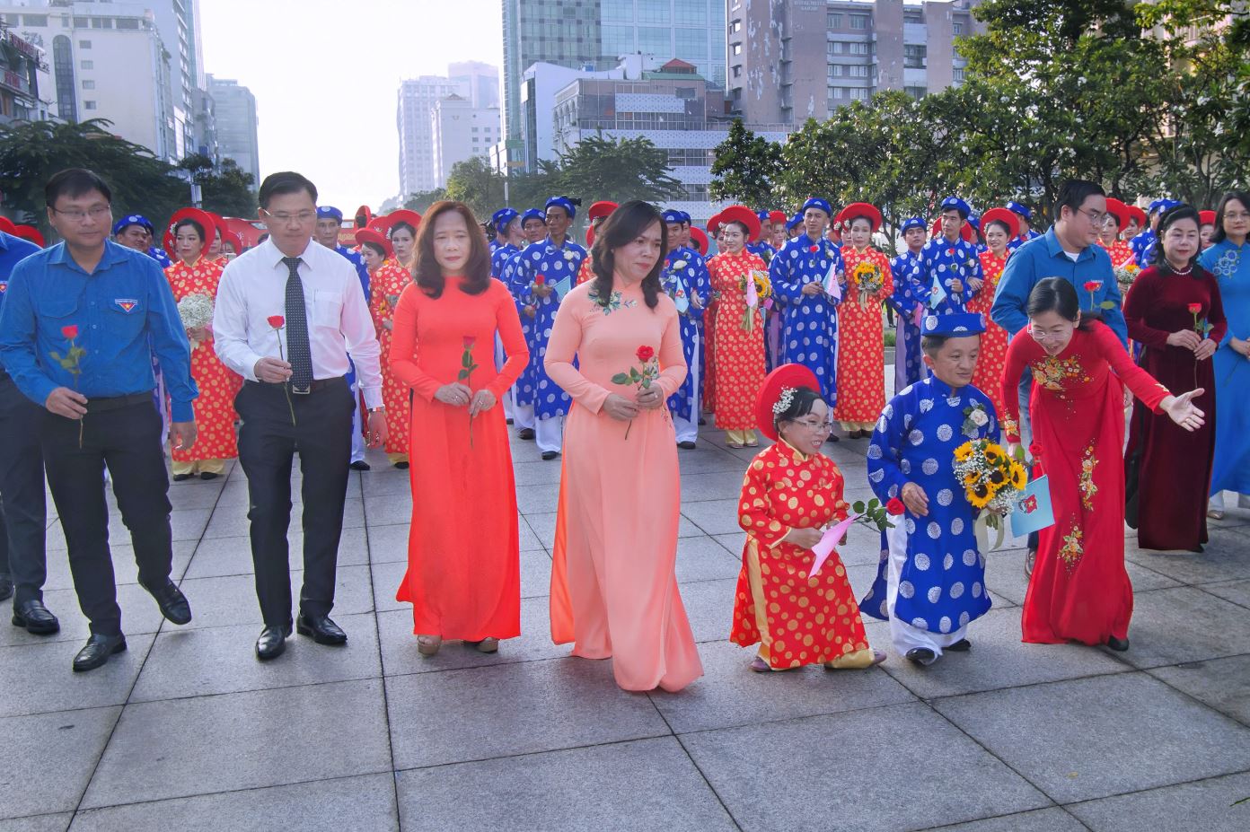 Lễ cưới tập thể của 82 cặp đôi trong Ngày Phụ nữ Việt Nam - Ảnh 4.