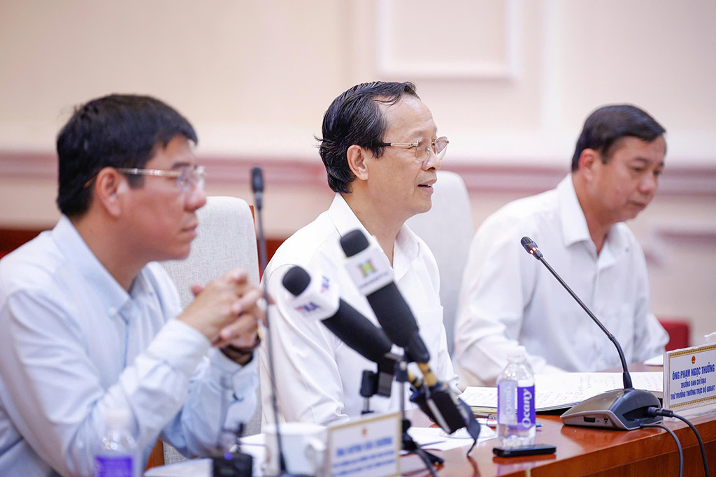 Karaktersetting av avgangseksamen fra videregående skole i 2023 i den nye regjeringens spesielle kontekst - Bilde 1. Chấm thi tốt nghiệp THPT năm 2023 trong bối cảnh đặc biệt của chính quyền mới - Ảnh 1.