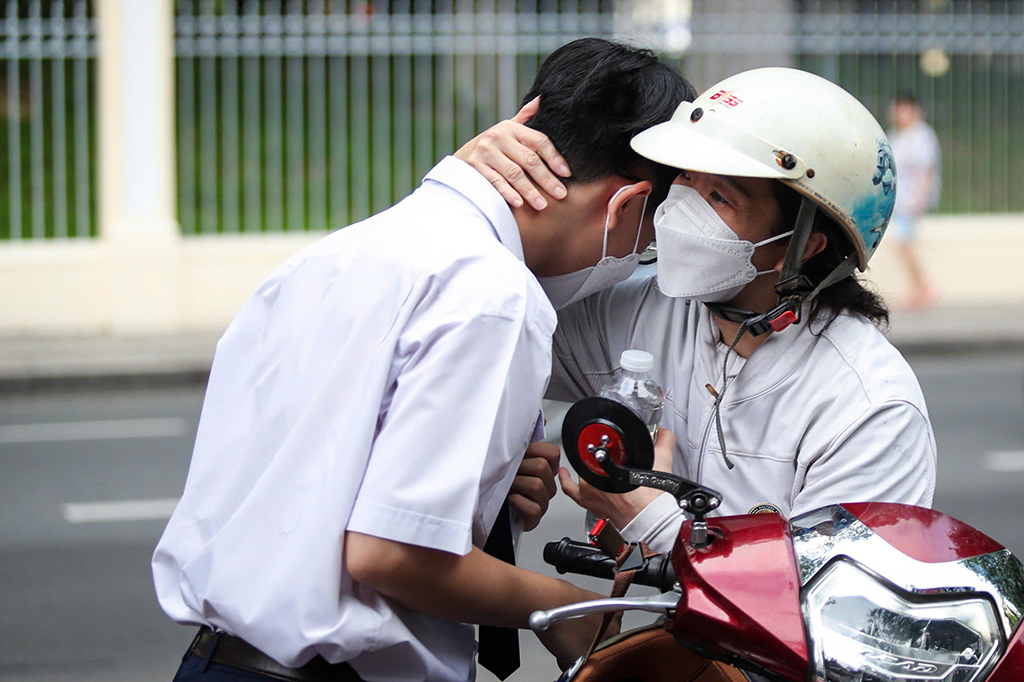 امتحان الثانوية العامة 2025.. صعوبة صادمة للطلاب - صورة 1 Đề thi tốt nghiệp THPT 2025: Độ khó gây sốc Đối với học sinh - Ảnh 1.