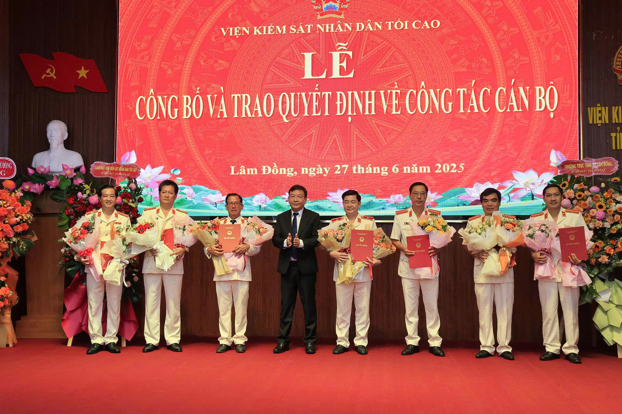 Bổ nhiệm Viện trưởng và 7 Phó viện trưởng Viện KSND tỉnh Lâm Đồng mới - Ảnh 2.