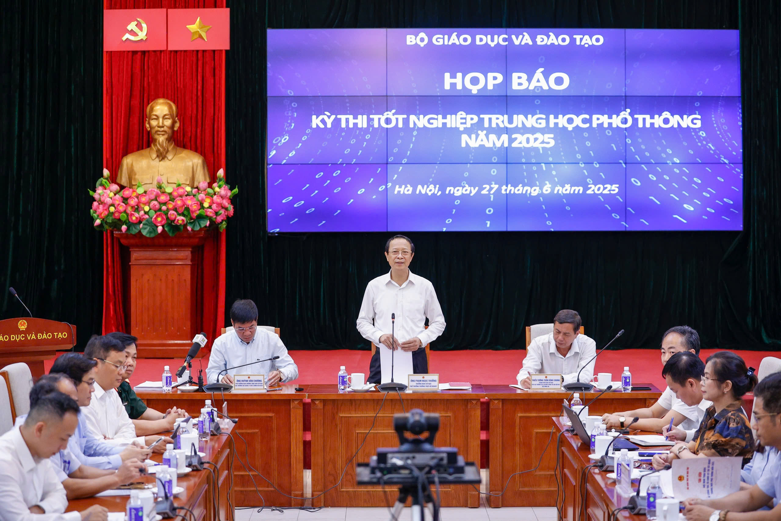 Thi tốt nghiệp THPT 2025: Đề thi một số môn 'quá khó', vì sao? - Ảnh 1.