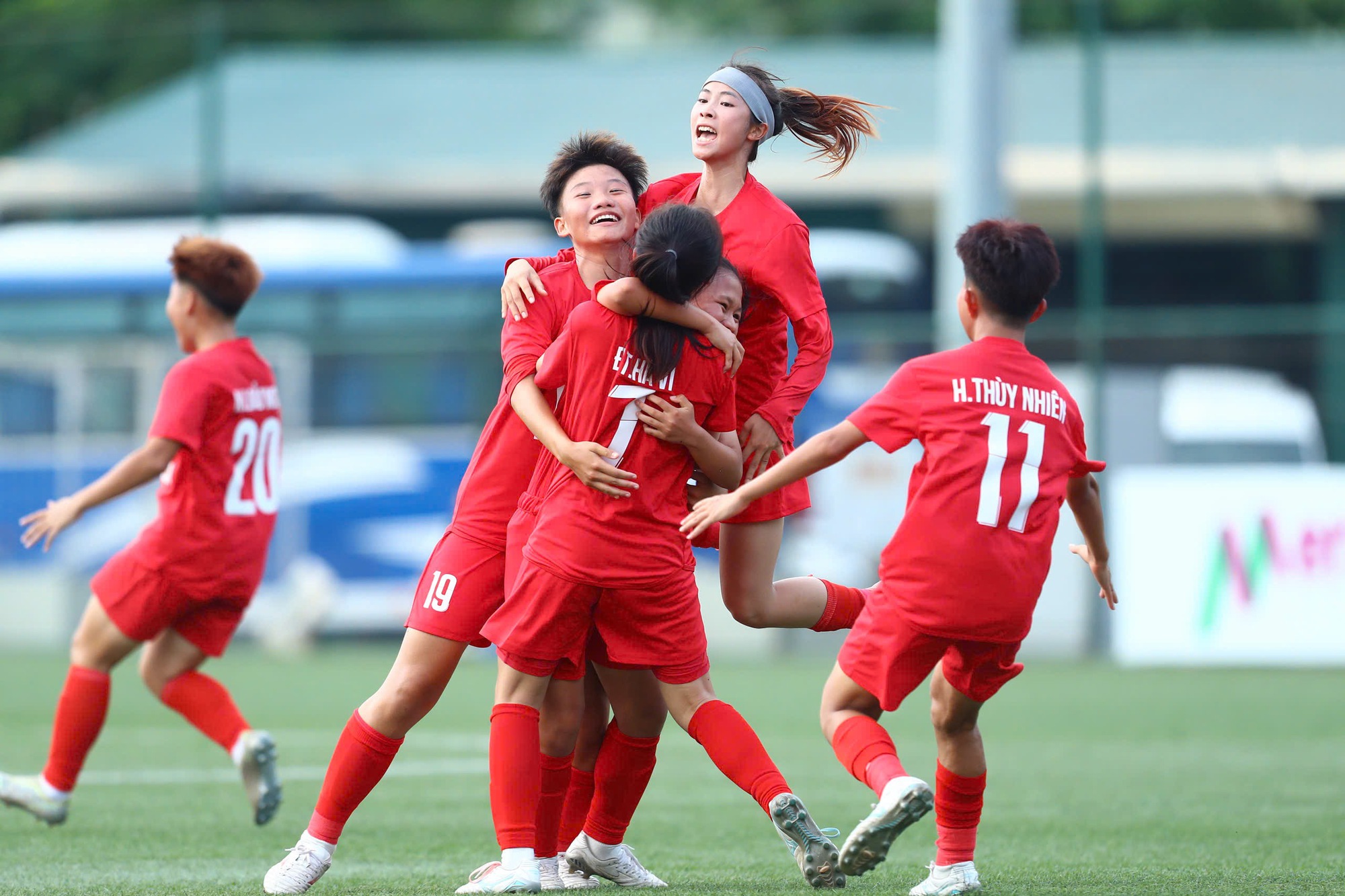 U.16 Hanoi memenangkan leg pertama Kejuaraan Nasional Wanita U.16 2025 - Foto 1. U.16 Hà Nội vô địch lượt đi giải vô địch U.16 nữ quốc gia 2025- Ảnh 1.