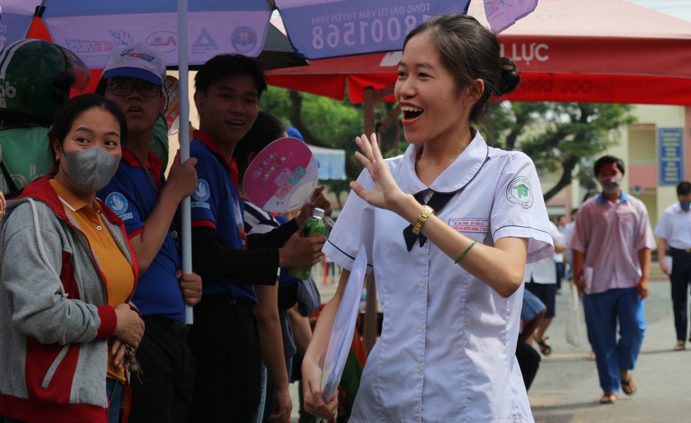 Thí sinh tự tin '10 điểm trong tầm tay', gia đình chuẩn bị poster chúc mừng- Ảnh 2.