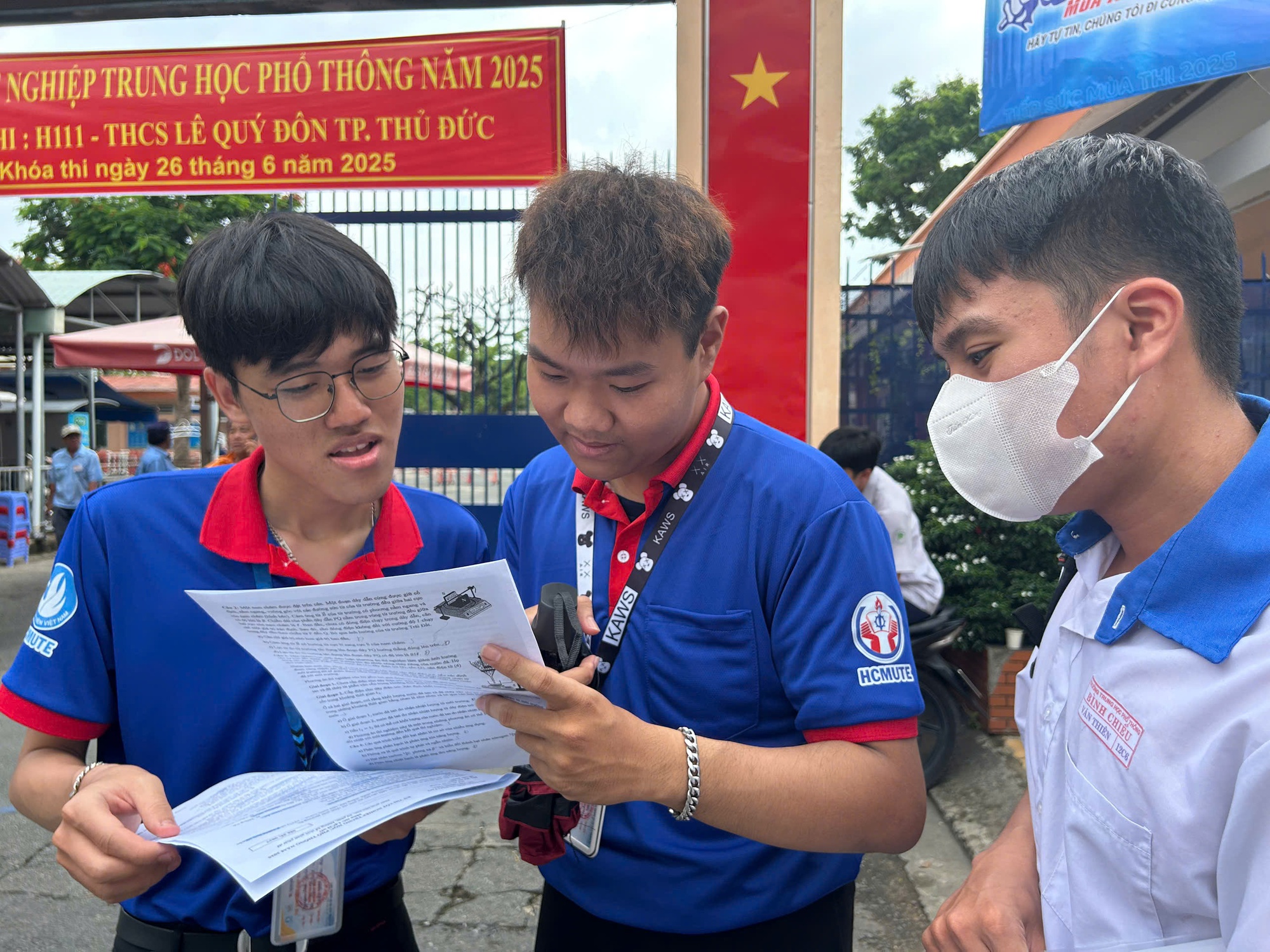 Thí sinh tự tin '10 điểm trong tầm tay', gia đình chuẩn bị poster chúc mừng- Ảnh 5.
