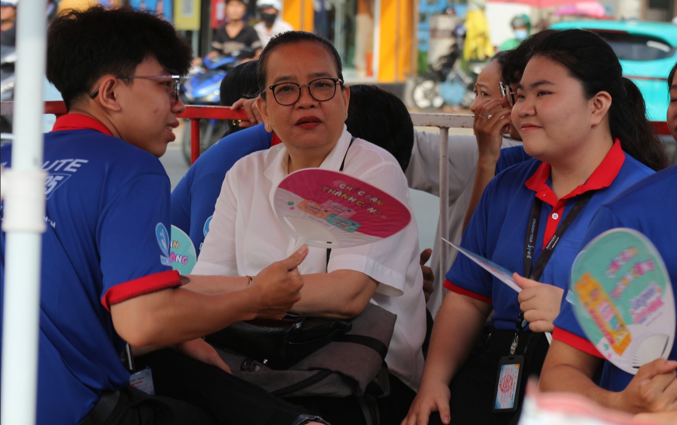 Thí sinh tự tin '10 điểm trong tầm tay', gia đình chuẩn bị poster chúc mừng- Ảnh 9.