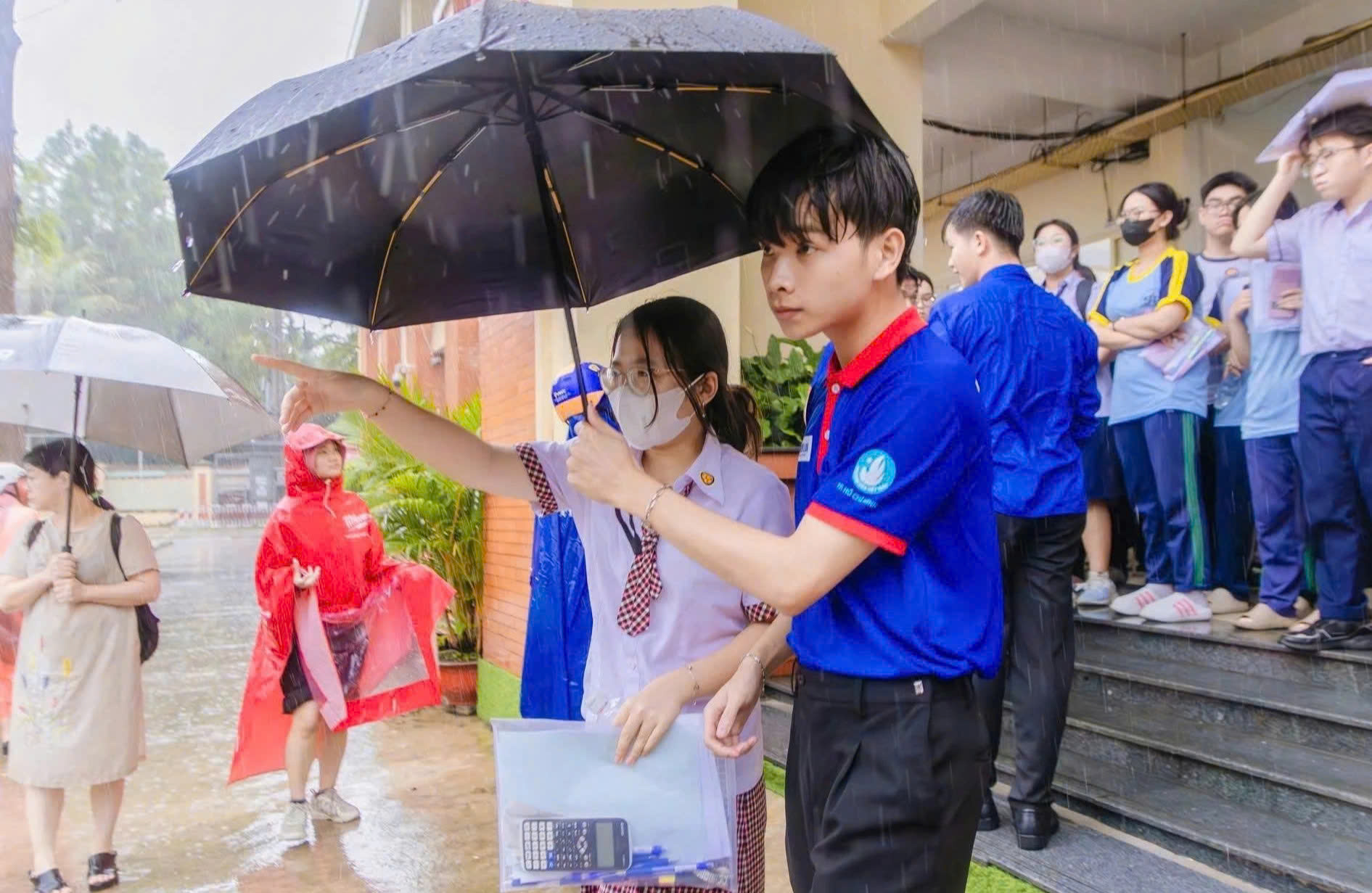 Biết ơn sự giúp đỡ hết lòng của các tình nguyện viên - Ảnh 3. Biết ơn sự giúp đỡ hết lòng của các tình nguyện viên - Ảnh 3.