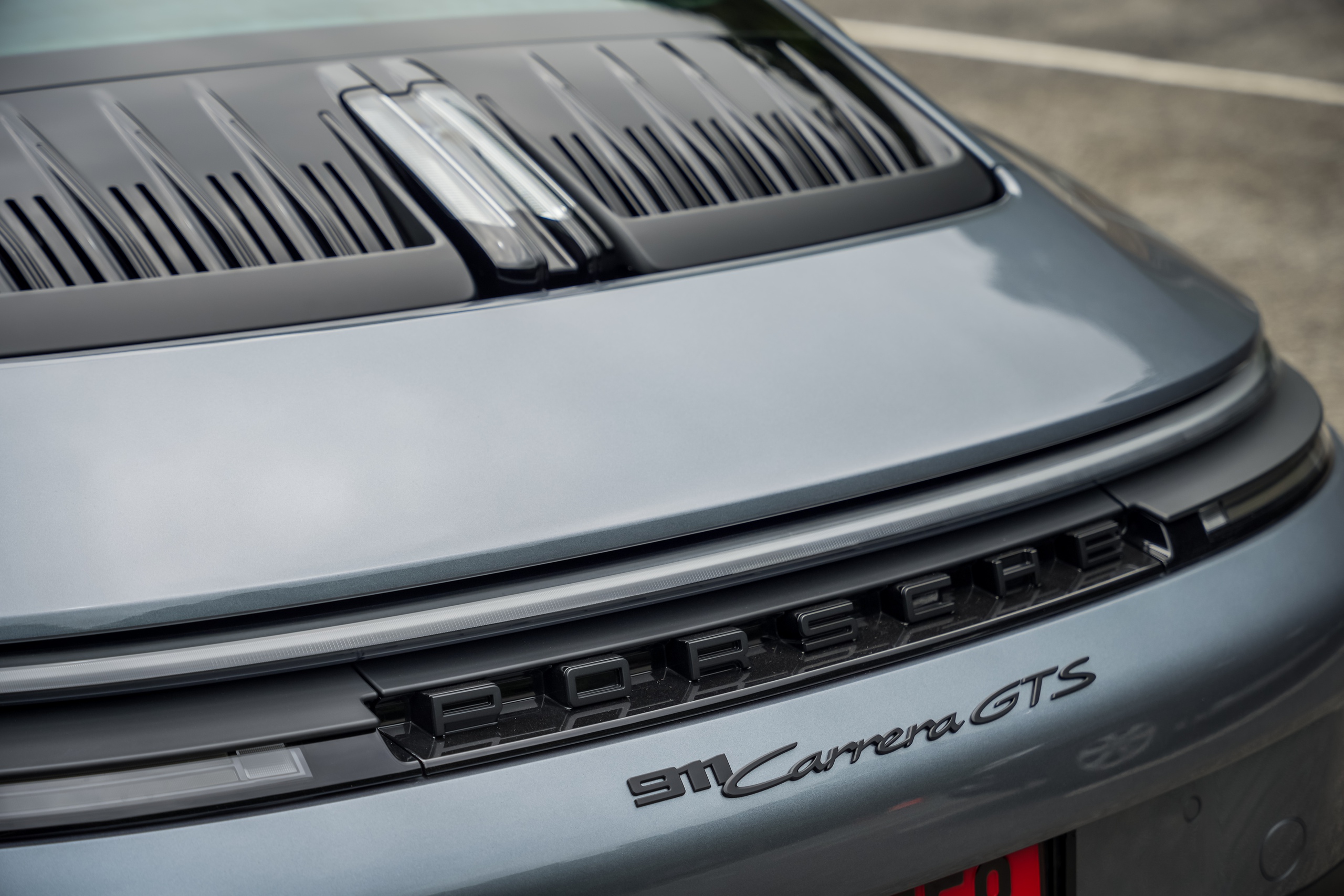 Porsche 911 GTS T-Hybrid: Giữ bản sắc, nâng tầm đẳng cấp - Ảnh 2.