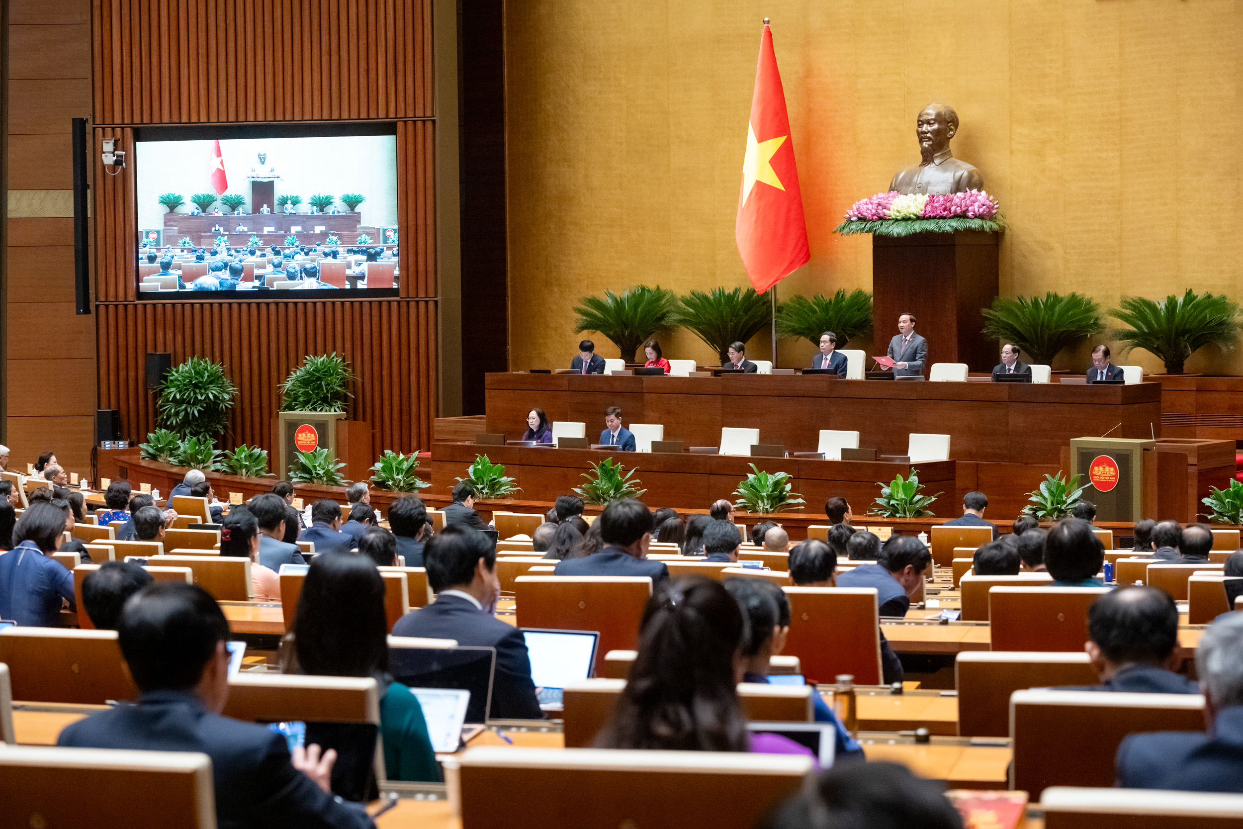 Quốc hội yêu cầu tăng cường kiểm tra cơ sở dạy thêm, xử lý nghiêm vi phạm - Ảnh 1.