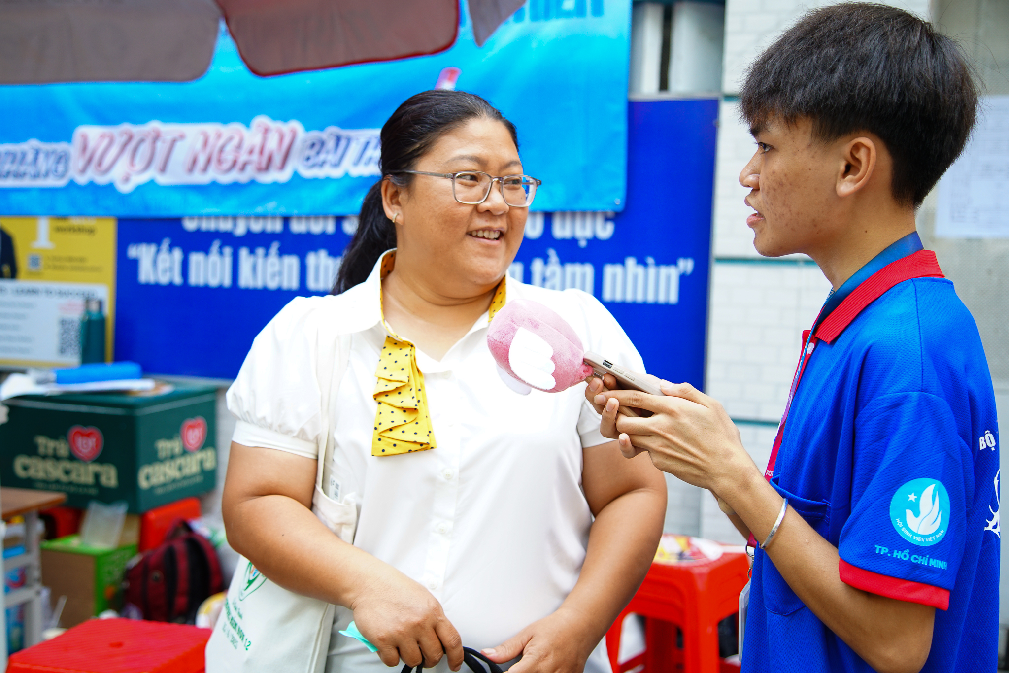 Xe cơ động đưa thí sinh đi thi, 60 tuổi vẫn quyết tâm ‘vượt vũ môn’… - Ảnh 4.
