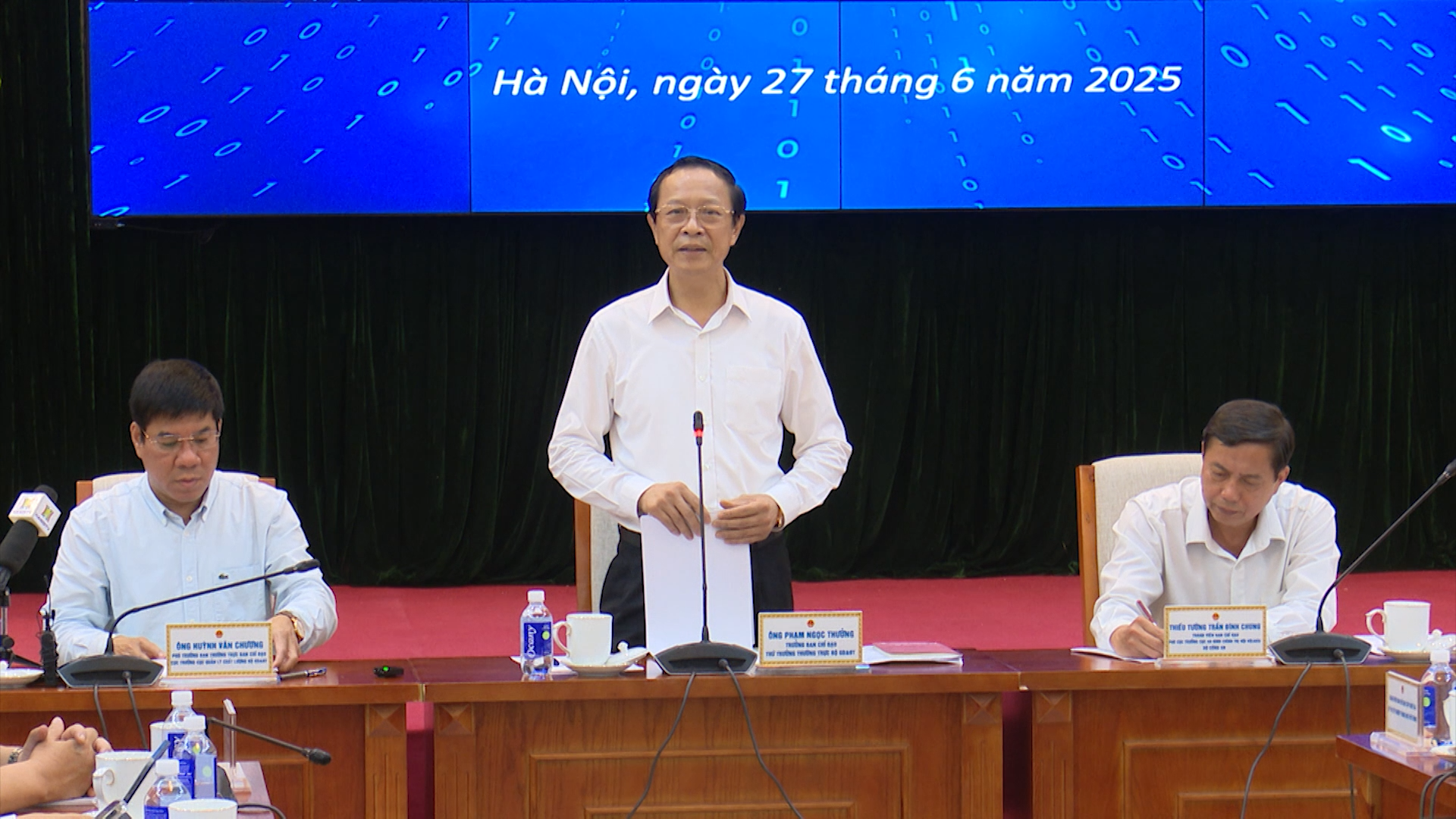 Thi tốt nghiệp THPT 2025: Có 3 thí sinh chụp đề thi nhờ AI giải hộ Thi tốt nghiệp THPT 2025: Có 3 thí sinh chụp đề thi nhờ AI giải hộ