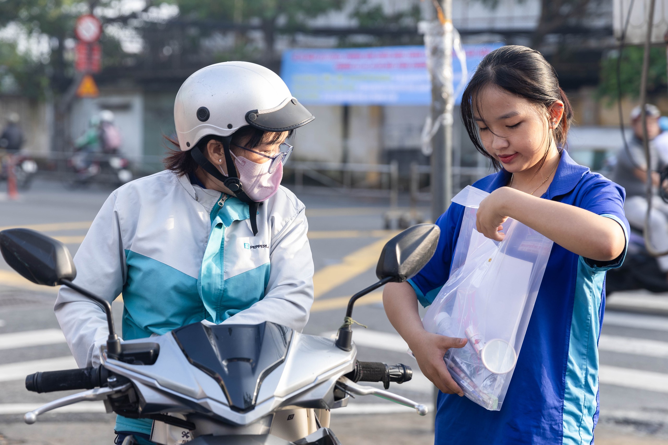 Vừa xong kỳ thi tốt nghiệp THPT, thí sinh lên liền kế hoạch đi học tiếp - Ảnh 2.