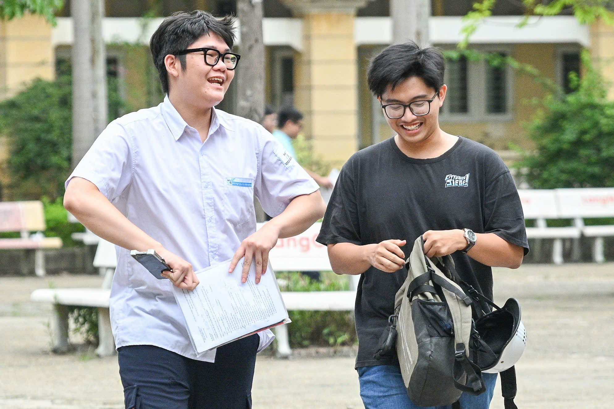 Das Ministerium für Bildung und Ausbildung hat die offiziellen Antworten für alle Prüfungsfächer der High School bekannt gegeben – Foto 1. Bộ GD-ĐT công bố đáp án chính thức tất cả các môn thi tốt nghiệp THPT- Ảnh 1.