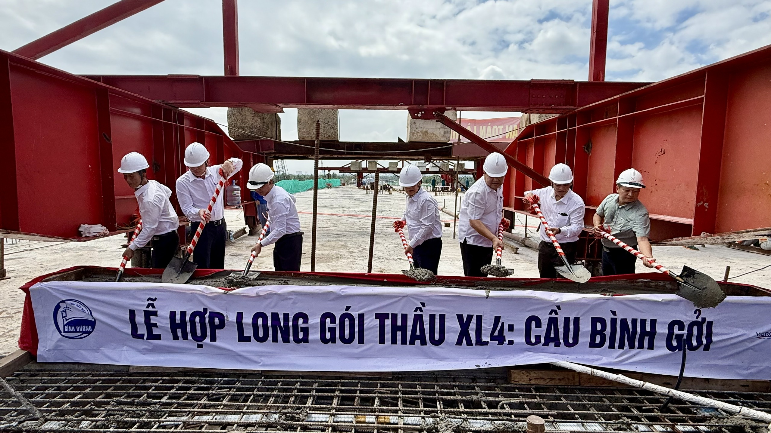 Hợp long cầu Bình Gởi bắc qua sông Sài Gòn, đường Vành đai 3 TP.HCM- Ảnh 1.
