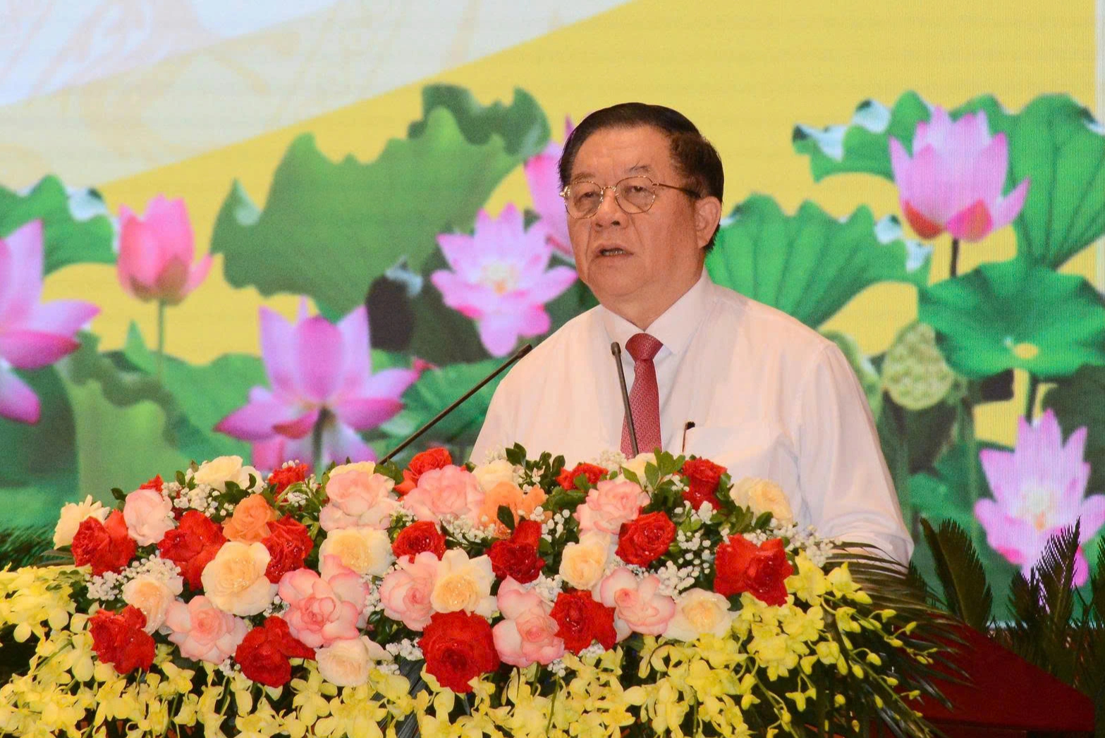 Trưởng Ban Tuyên giáo và Dân vận T.Ư đánh giá cao người tiên phong xin nghỉ hưu Trưởng Ban Tuyên giáo và Dân vận T.Ư đánh giá cao người tiên phong xin nghỉ hưu