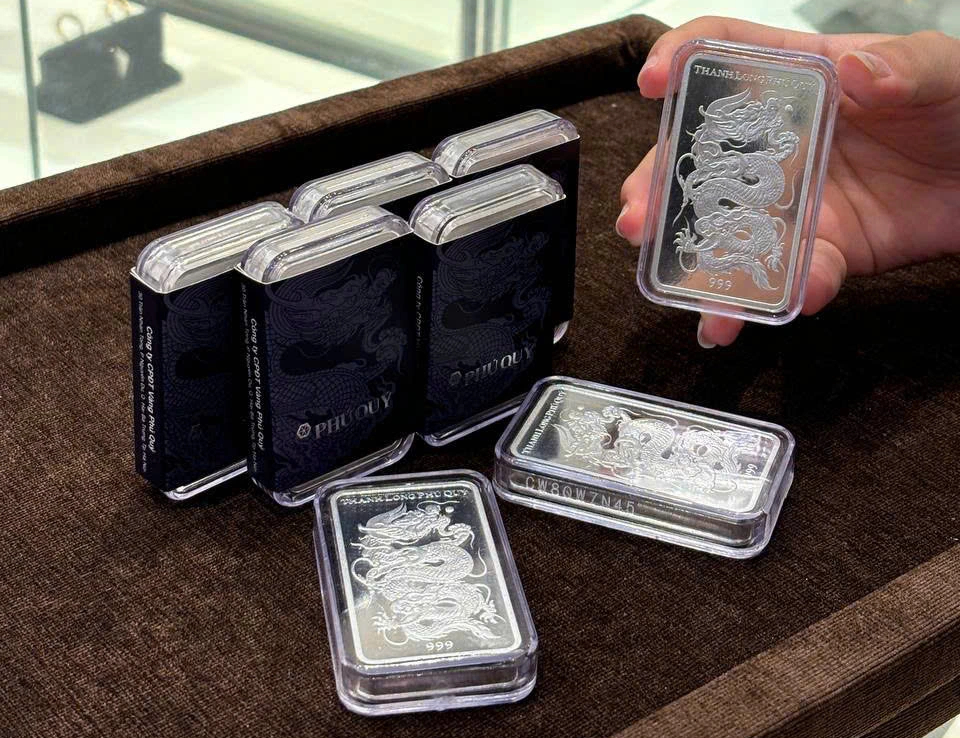 Chi tiền tỉ mua bạc, dù phải chờ cả tháng mới có hàng - Ảnh 2. Chi tiền tỉ mua bạc, dù phải chờ cả tháng mới có hàng - Ảnh 2.