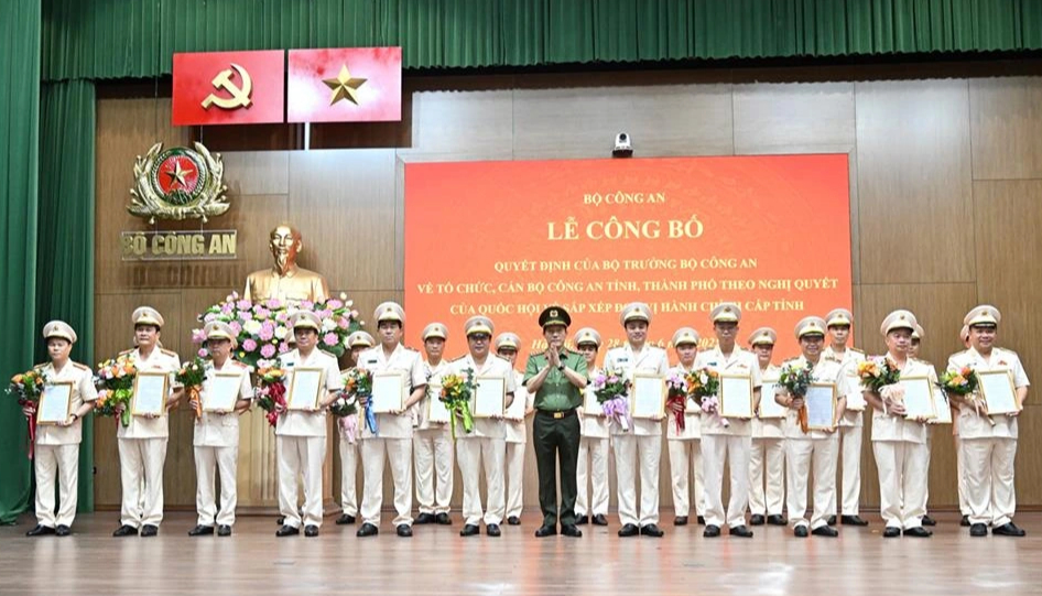 Đại tướng Lương Tam Quang: Nghiêm cấm tổ chức liên hoan chúc mừng nhận chức, lên chức Đại tướng Lương Tam Quang: Nghiêm cấm tổ chức liên hoan chúc mừng nhận chức, lên chức