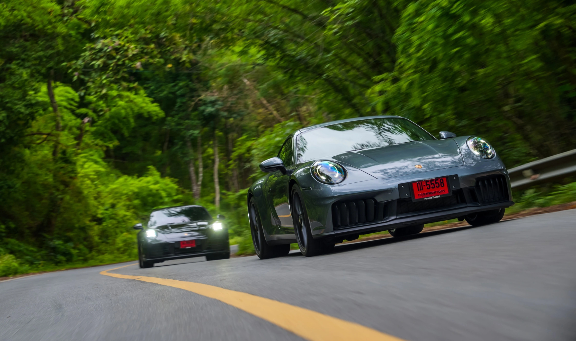 Porsche 911 GTS T-Hybrid: Giữ bản sắc, nâng tầm đẳng cấp - Ảnh 12.