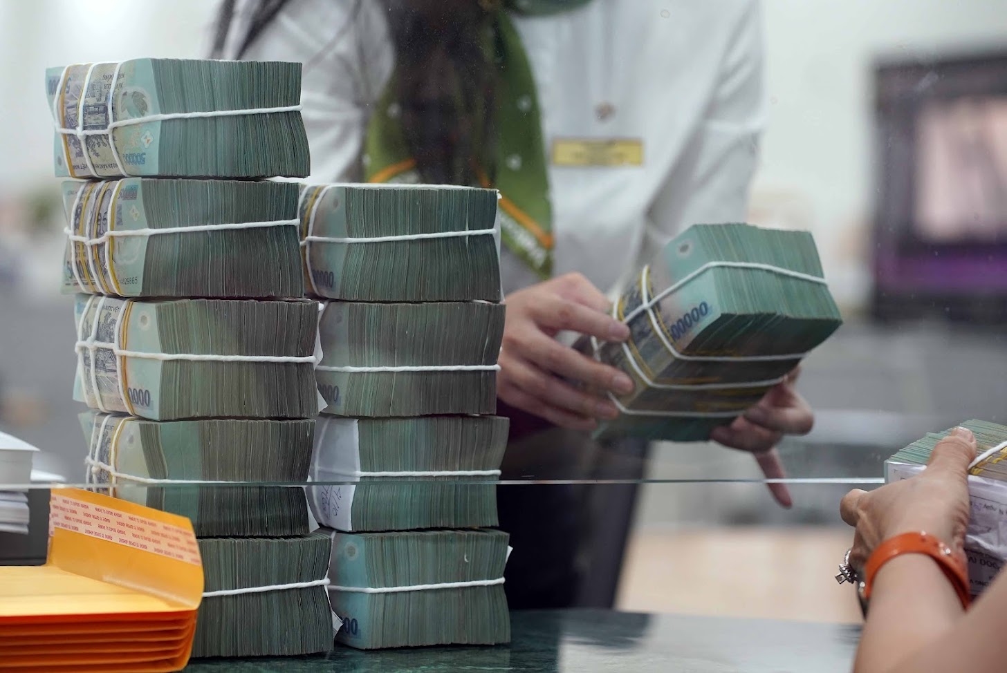 Cục Hải quan hỏa tốc hướng dẫn giảm thuế giá trị gia tăng - Ảnh 1.