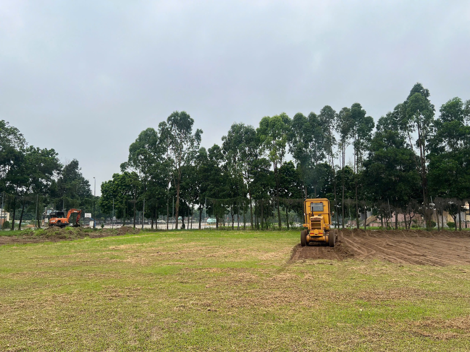 Španělský trenér a Ninh Binh FC se chystají „dominovat“ na krásném hřišti - Foto 4. HLV Tây Ban Nha và Ninh Bình FC sắp được ‘tung hoành’ trên mặt sân cực đẹp- Ảnh 4.