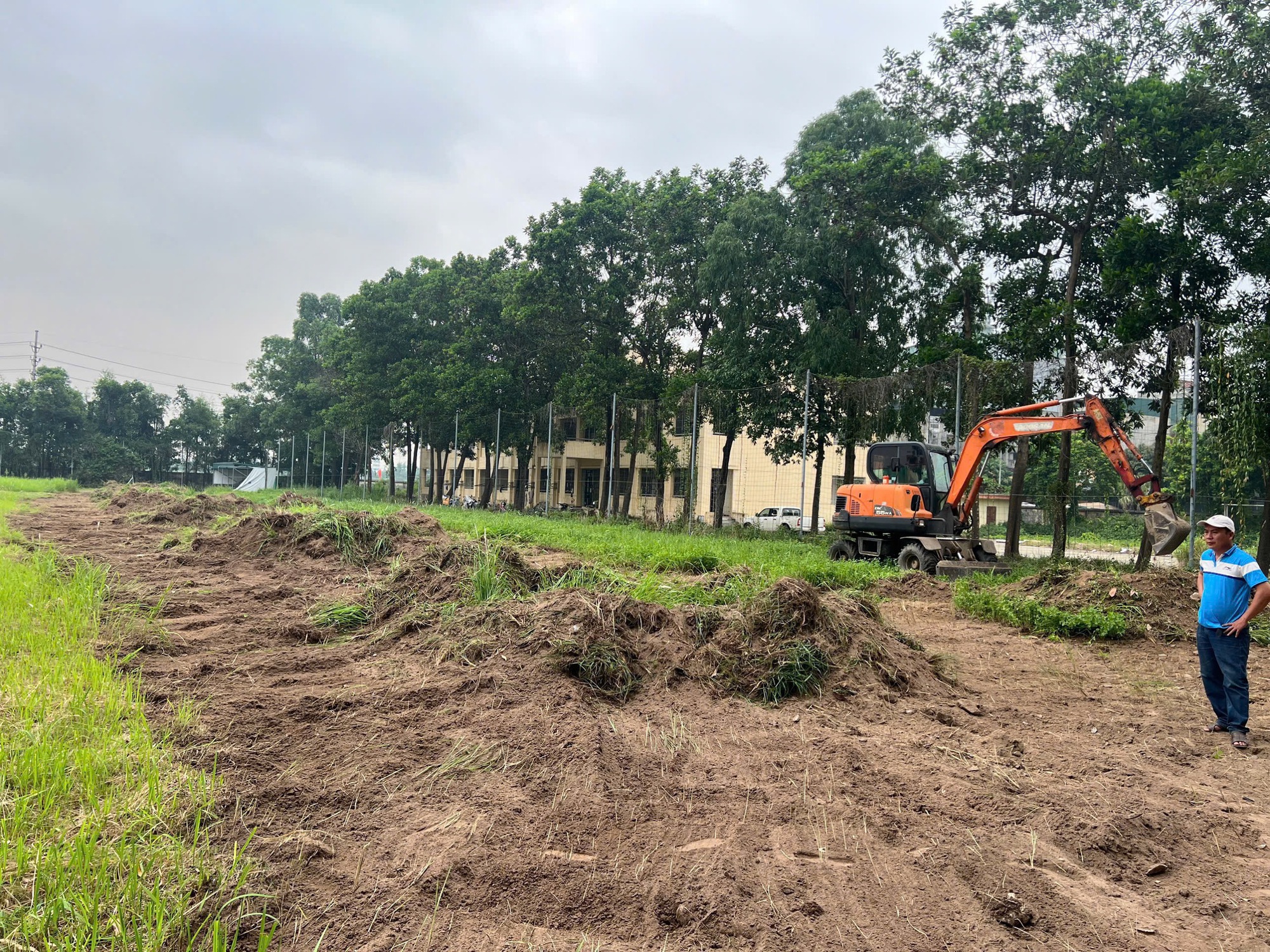 Španělský trenér a Ninh Binh FC se chystají „dominovat“ na krásném hřišti - Foto 5. HLV Tây Ban Nha và Ninh Bình FC sắp được ‘tung hoành’ trên mặt sân cực đẹp- Ảnh 5.