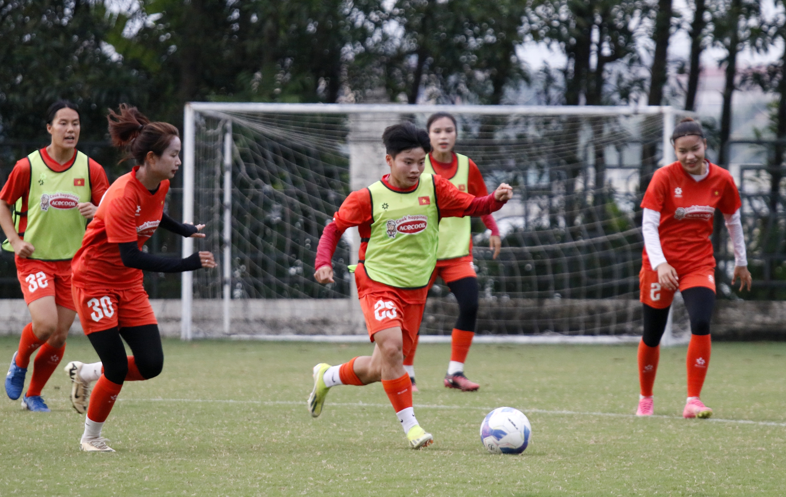 دلیل حذف نام می، بازیکن ویتنامی خارج از کشور، از تیم زنان ویتنام مشخص است - عکس ۲. Đã rõ lý do cầu thủ Việt kiều Nam Mi bị loại khỏi đội tuyển nữ Việt Nam- Ảnh 2.