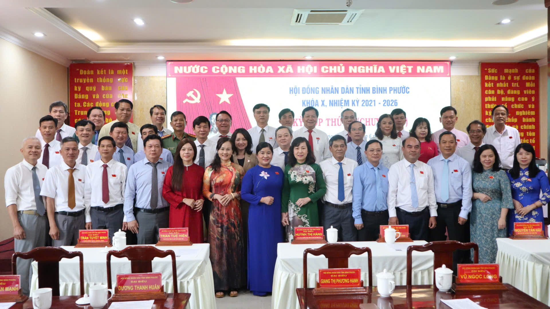 Đưa đón 1 . 400 Cán bộ từ Bình Phước đến Đồng Nai làm việc hai chuyến mỗi tuần - Ảnh 2. Đưa đón 1 . 400 Cán bộ từ Bình Phước đến Đồng Nai làm việc hai chuyến mỗi tuần - Ảnh 2.