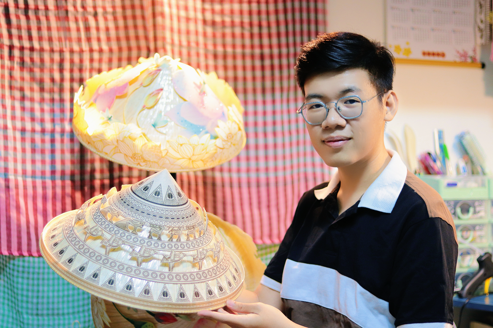 Chiếc nón lá ‘lên đời’ qua bàn tay gen Z Chiếc nón lá ‘lên đời’ qua bàn tay gen Z