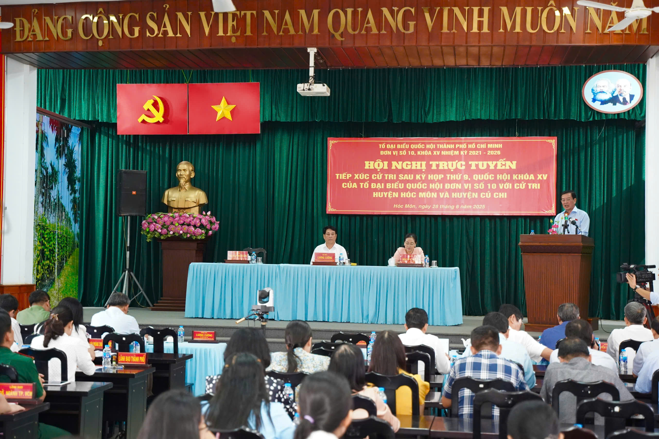 Chủ tịch nước Lương Cường: Tinh gọn bộ máy để phục vụ nhân dân tốt hơn Chủ tịch nước Lương Cường: Tinh gọn bộ máy để phục vụ nhân dân tốt hơn
