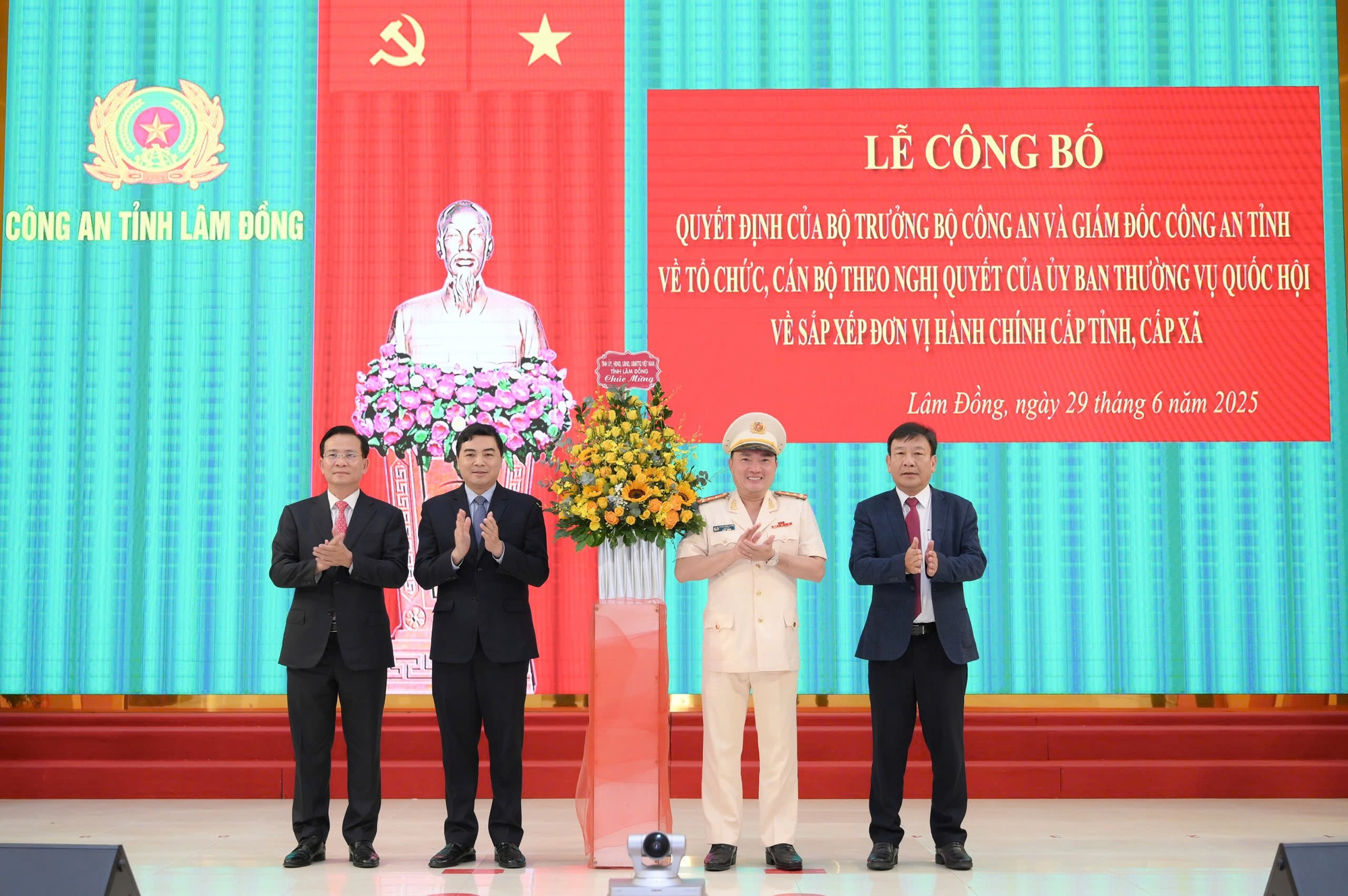 Tổ chức cán bộ mới của Công an Lâm Đồng sau sáp nhập ba tỉnh - Ảnh 1. Tổ chức cán bộ mới của Công an Lâm Đồng sau sáp nhập ba tỉnh - Ảnh 1.