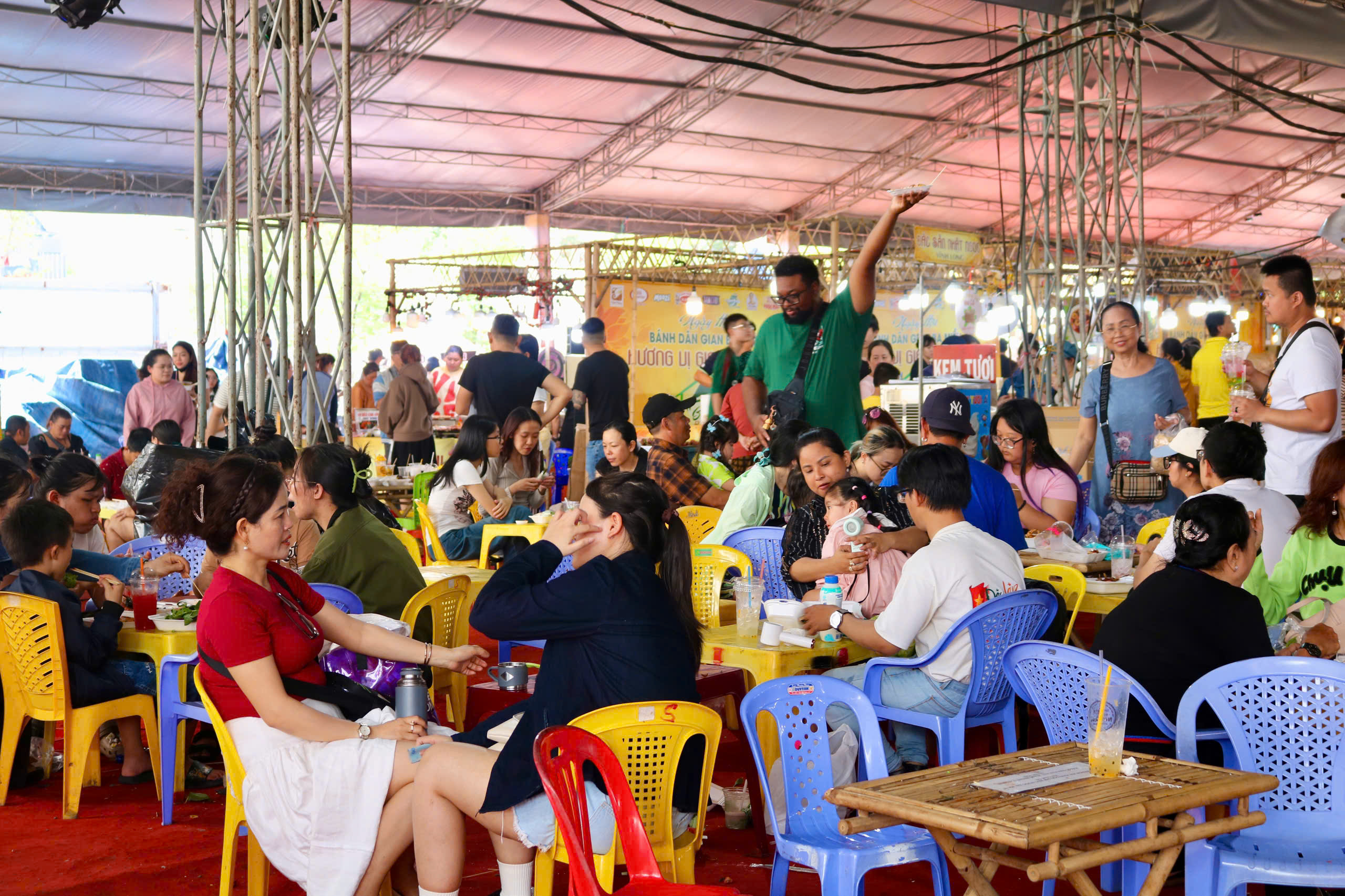 Thích thú thưởng thức đặc sản bánh dân gian ba miền ngay tại trung tâm TP.HCM - Ảnh 11.
