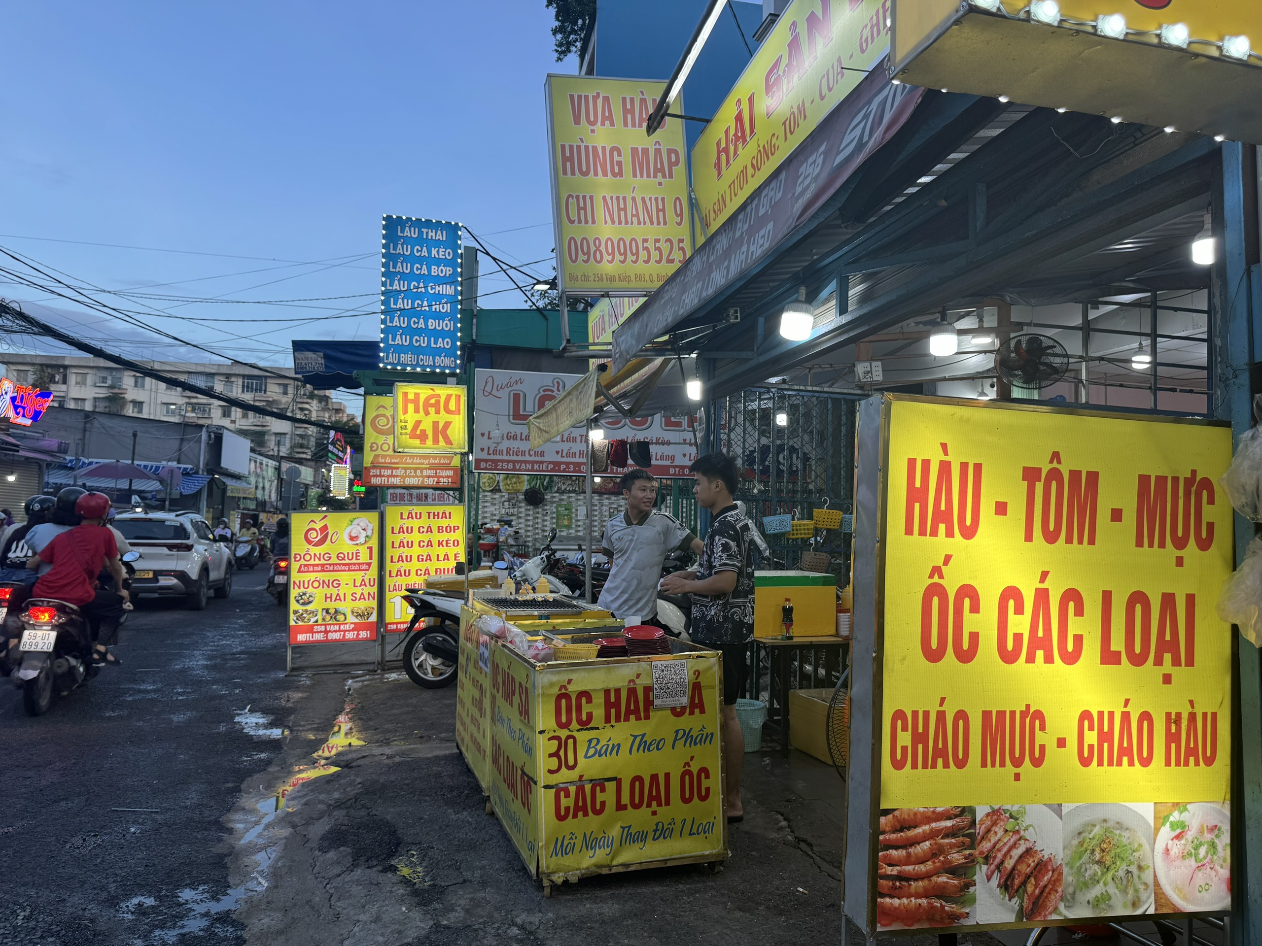 Ghé phường Gia Định có đường ẩm thực bình dân Vạn Kiếp: Vì sao đông khách? - Ảnh 3.